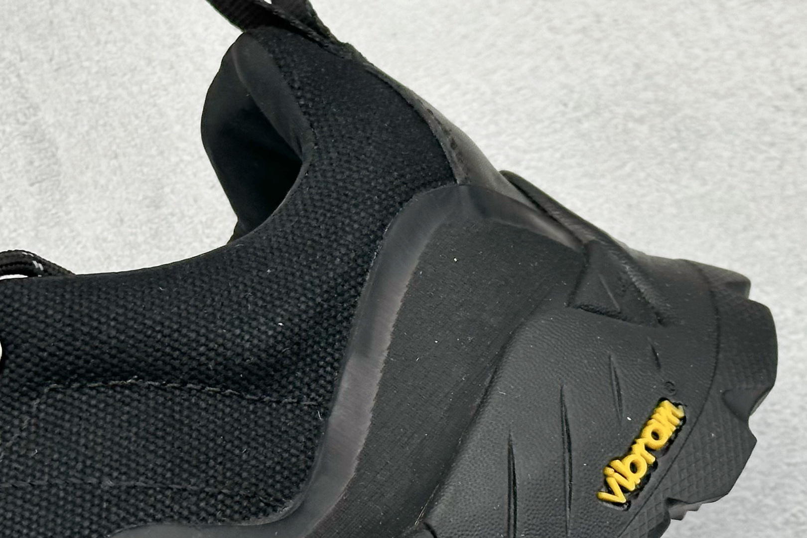 图片[9]-ROA Hiking Katharina Low Sneaker 卡塔琳娜 登山款 广东原厂代工出品 原楦型开发纸版 采用原装一致防水头层磨砂牛皮鞋面材质 环抱式防剐蹭硫化橡胶片组合Vibram黄金防滑耐磨橡胶大底 重新颠覆登山鞋,意大利小众鞋履品牌 RO22系列低帮系带户外防水徒步登山运动鞋 尺码：36 37 38 39 40 41 42 43 44 45-选品中心