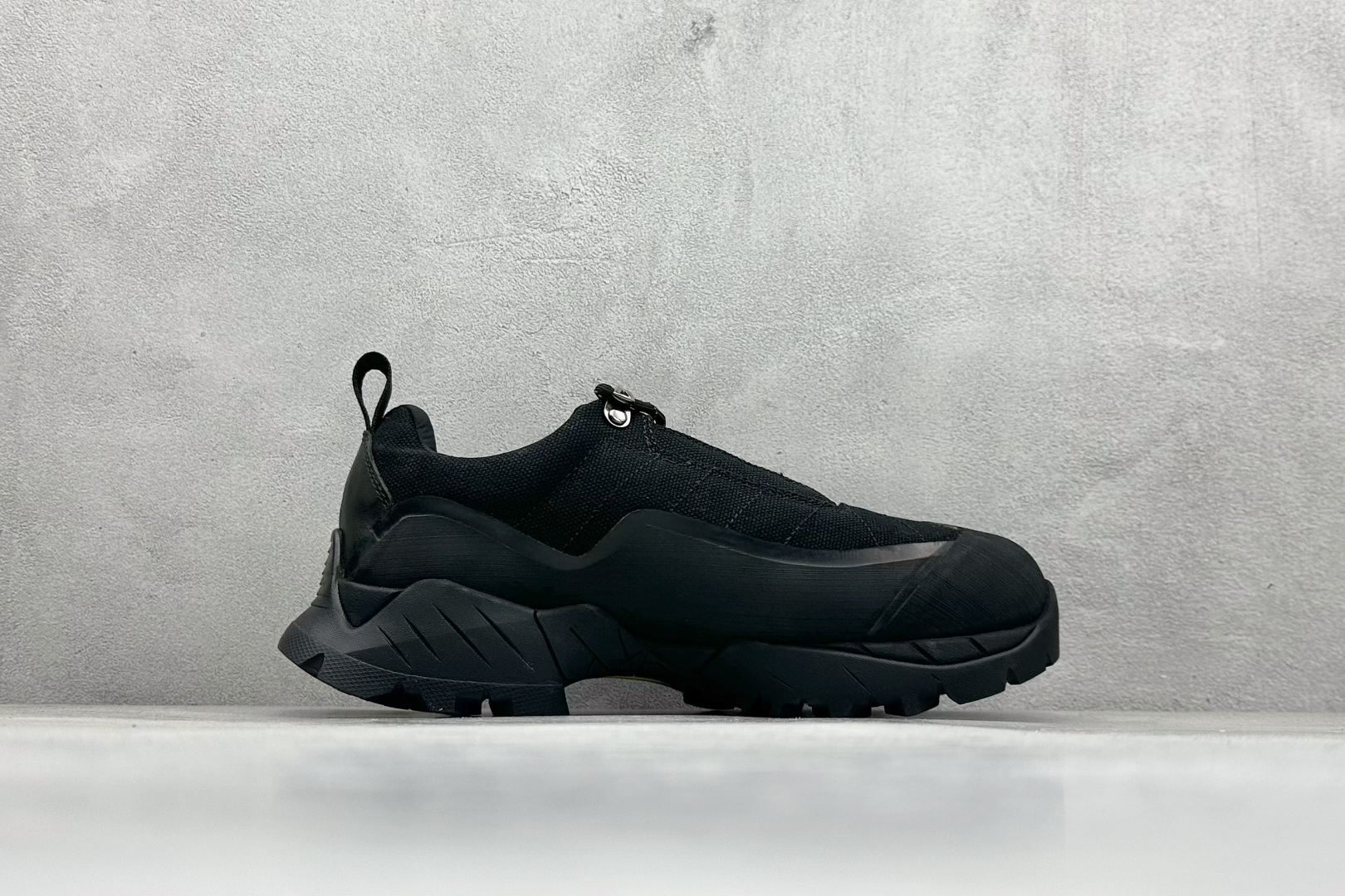 图片[2]-ROA Hiking Katharina Low Sneaker 卡塔琳娜 登山款 广东原厂代工出品 原楦型开发纸版 采用原装一致防水头层磨砂牛皮鞋面材质 环抱式防剐蹭硫化橡胶片组合Vibram黄金防滑耐磨橡胶大底 重新颠覆登山鞋,意大利小众鞋履品牌 RO22系列低帮系带户外防水徒步登山运动鞋 尺码：36 37 38 39 40 41 42 43 44 45-选品中心