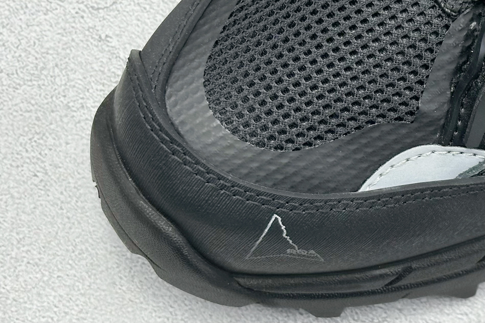 图片[7]-ROA Hiking Katharina Low Sneaker 卡塔琳娜 登山款 广东原厂代工出品 原楦型开发纸版 采用原装一致防水头层磨砂牛皮鞋面材质 环抱式防剐蹭硫化橡胶片组合Vibram黄金防滑耐磨橡胶大底 重新颠覆登山鞋,意大利小众鞋履品牌 RO22系列低帮系带户外防水徒步登山运动鞋 尺码：36 37 38 39 40 41 42 43 44 45-选品中心