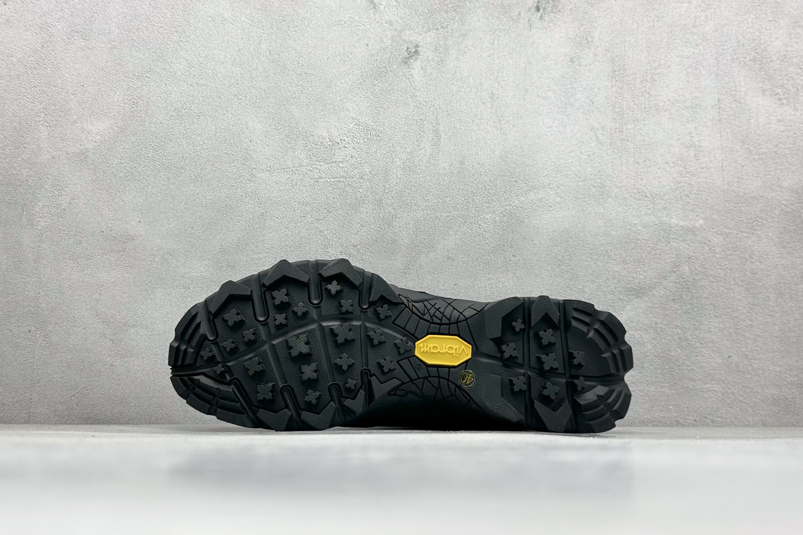 图片[4]-ROA Hiking Katharina Low Sneaker 卡塔琳娜 登山款 广东原厂代工出品 原楦型开发纸版 采用原装一致防水头层磨砂牛皮鞋面材质 环抱式防剐蹭硫化橡胶片组合Vibram黄金防滑耐磨橡胶大底 重新颠覆登山鞋,意大利小众鞋履品牌 RO22系列低帮系带户外防水徒步登山运动鞋 尺码：36 37 38 39 40 41 42 43 44 45-选品中心