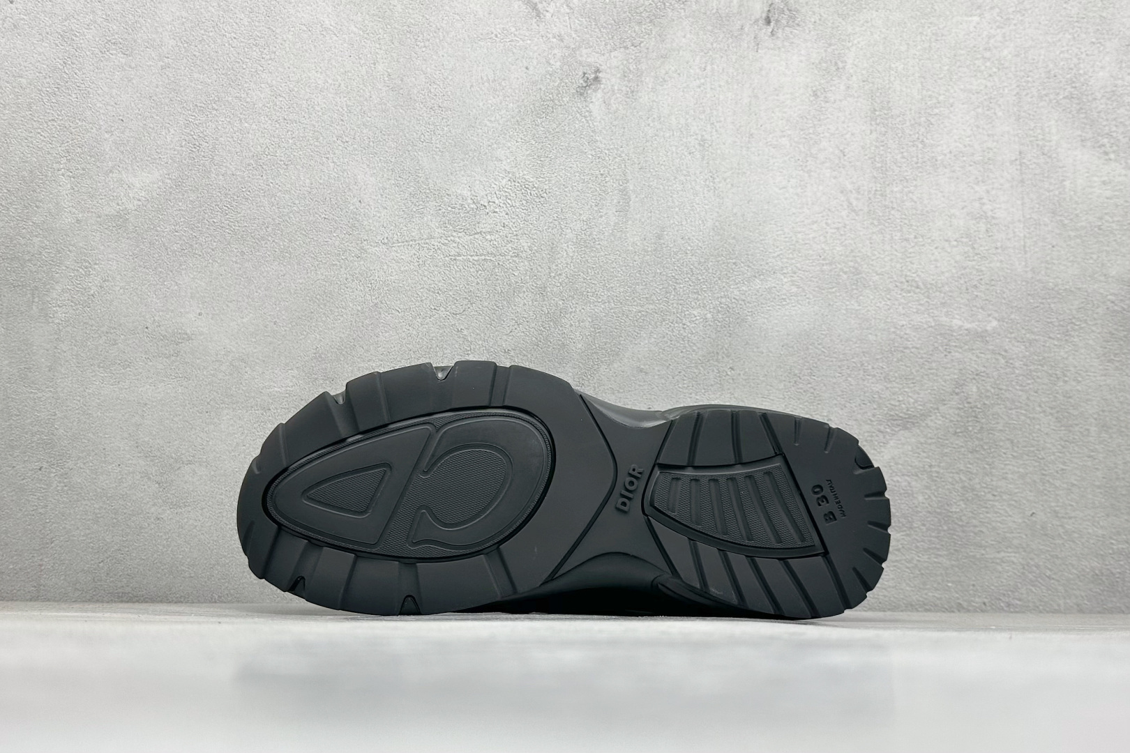 图片[4]-Dior B30 迪奥网眼织物低帮运动休闲鞋 该款系列采用黑网色眼织物白和色科技料面精心制 作饰以反光“CD30”图形标志 外格轻盈的刻雕效果橡胶鞋搭底配标志性点的缀提升格调 内弹部力细节塑造想理的舒适穿着体验可与各休式闲造型配搭 彰显尚时现代的运风动范 尺码： 36 37 38 39 40 41 42 43 44 45-选品中心