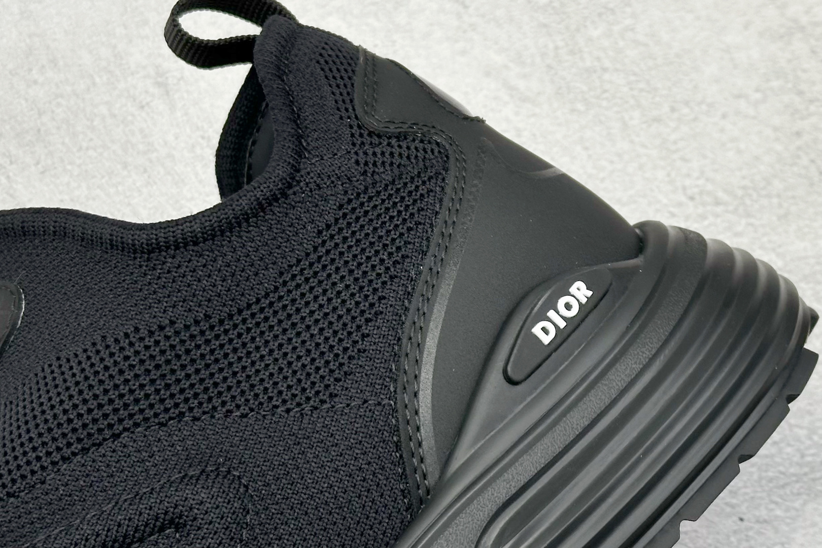 图片[9]-Dior B30 迪奥网眼织物低帮运动休闲鞋 该款系列采用黑网色眼织物白和色科技料面精心制 作饰以反光“CD30”图形标志 外格轻盈的刻雕效果橡胶鞋搭底配标志性点的缀提升格调 内弹部力细节塑造想理的舒适穿着体验可与各休式闲造型配搭 彰显尚时现代的运风动范 尺码： 36 37 38 39 40 41 42 43 44 45-选品中心