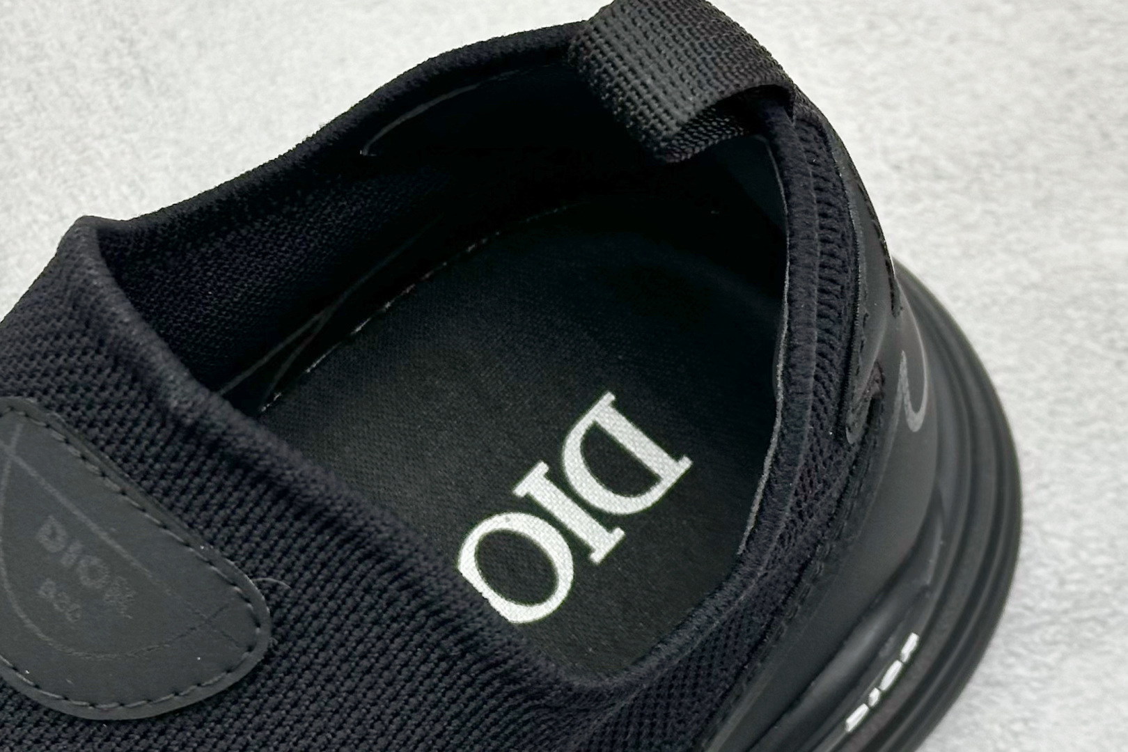 图片[8]-Dior B30 迪奥网眼织物低帮运动休闲鞋 该款系列采用黑网色眼织物白和色科技料面精心制 作饰以反光“CD30”图形标志 外格轻盈的刻雕效果橡胶鞋搭底配标志性点的缀提升格调 内弹部力细节塑造想理的舒适穿着体验可与各休式闲造型配搭 彰显尚时现代的运风动范 尺码： 36 37 38 39 40 41 42 43 44 45-选品中心