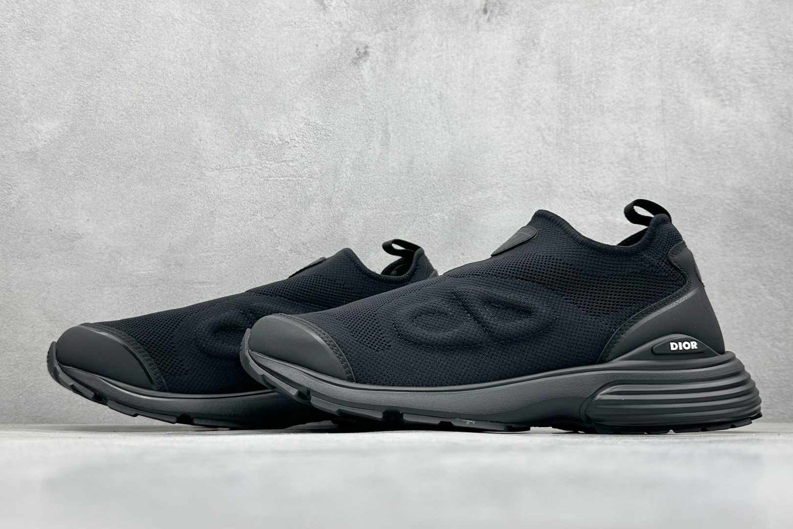 图片[5]-Dior B30 迪奥网眼织物低帮运动休闲鞋 该款系列采用黑网色眼织物白和色科技料面精心制 作饰以反光“CD30”图形标志 外格轻盈的刻雕效果橡胶鞋搭底配标志性点的缀提升格调 内弹部力细节塑造想理的舒适穿着体验可与各休式闲造型配搭 彰显尚时现代的运风动范 尺码： 36 37 38 39 40 41 42 43 44 45-选品中心