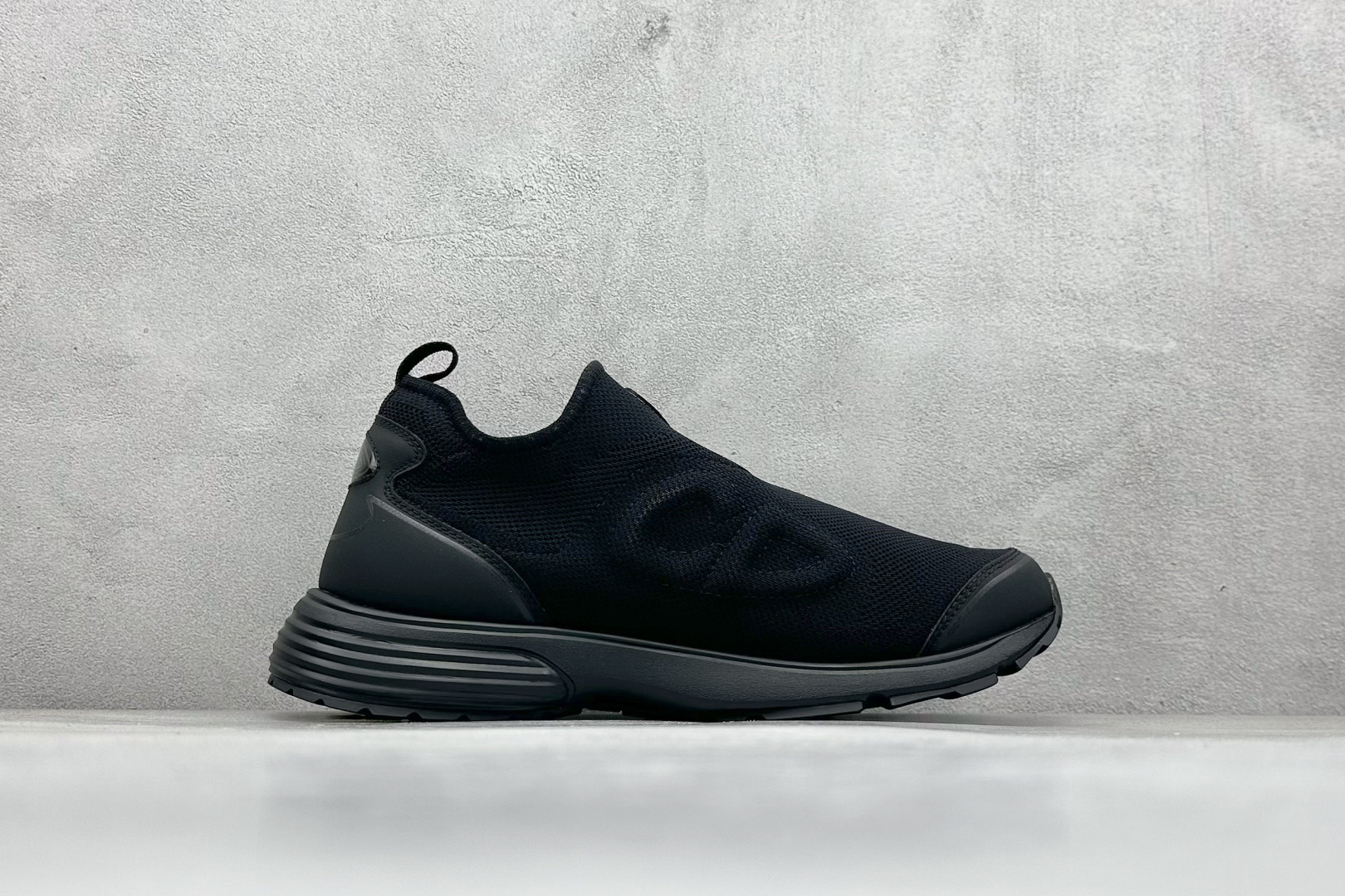 图片[2]-Dior B30 迪奥网眼织物低帮运动休闲鞋 该款系列采用黑网色眼织物白和色科技料面精心制 作饰以反光“CD30”图形标志 外格轻盈的刻雕效果橡胶鞋搭底配标志性点的缀提升格调 内弹部力细节塑造想理的舒适穿着体验可与各休式闲造型配搭 彰显尚时现代的运风动范 尺码： 36 37 38 39 40 41 42 43 44 45-选品中心