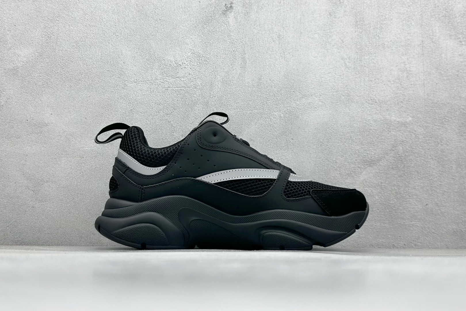 图片[2]-Dior 迪奥 休闲时尚运动鞋系列 渠道原装订单 全套专柜包装物及配件 釆用超软舒适透气面料 同源出厂真丝绸防尘鞋套袋 原装雪梨形超软沙绒纸团 鞋底采用橡胶大底内外锁死工艺 最大限度弯折永不开胶，原鞋一致效果 尺码：39 40 40.5 41 42 42.5 43 44 45-选品中心