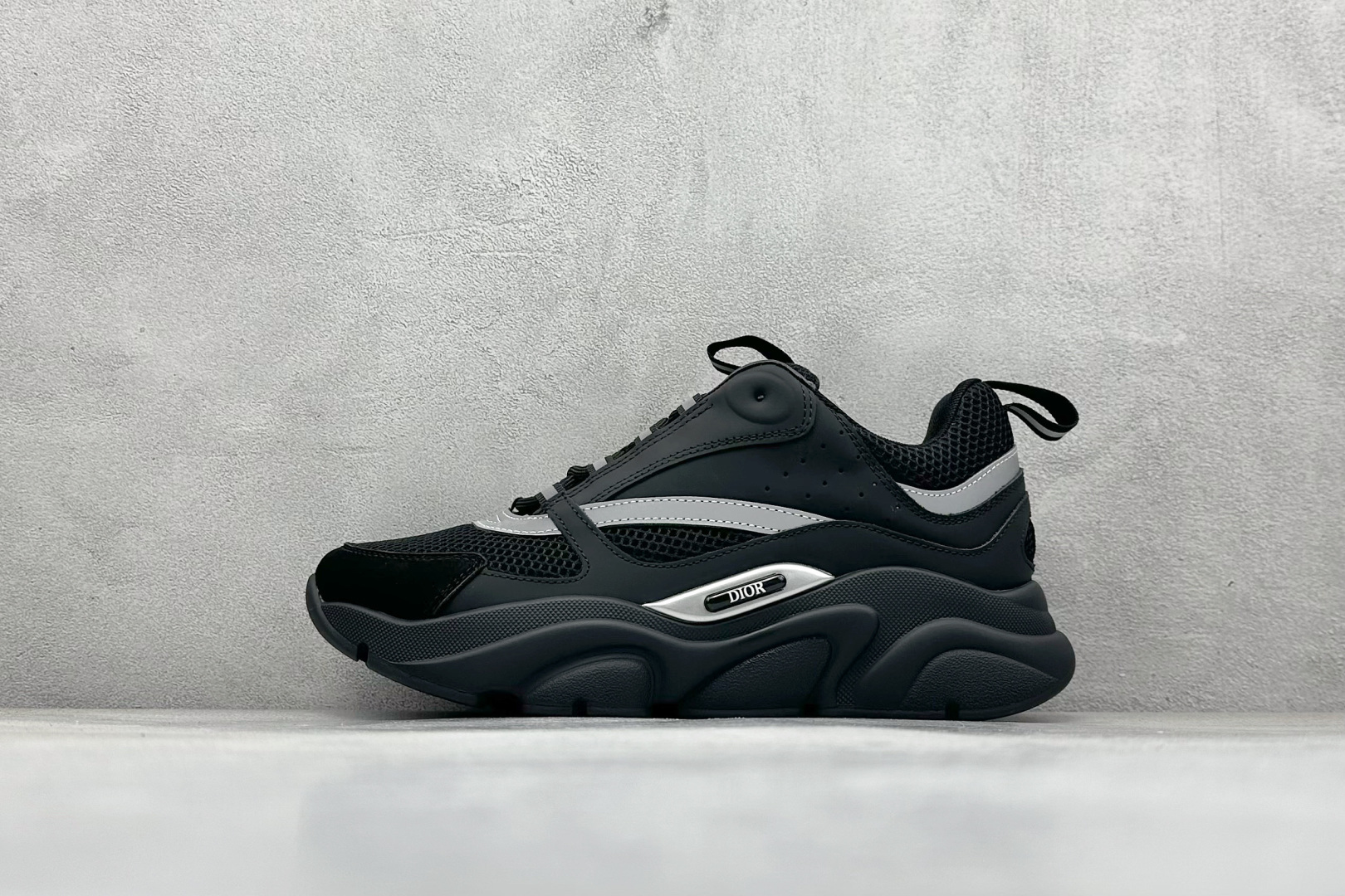 Dior 迪奥 休闲时尚运动鞋系列 渠道原装订单 全套专柜包装物及配件 釆用超软舒适透气面料 同源出厂真丝绸防尘鞋套袋 原装雪梨形超软沙绒纸团 鞋底采用橡胶大底内外锁死工艺 最大限度弯折永不开胶,原鞋一致效果 尺码:39 40 40.5 41 42 42.5 43 44 45-选品中心