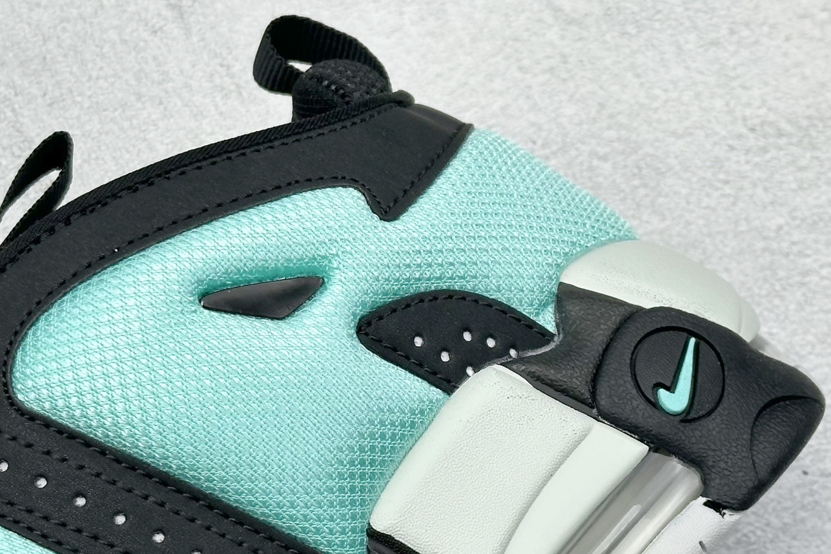 图片[9]-Nike Air More Uptempo 原装皮蓬 全新批次 Air More Uptempo绝对是耐克篮球鞋历史上最耀眼的里程碑之一，耐克一直以来都以不停的提升气垫容量来捍卫气垫的地位，当前后掌的花样全部玩尽之后，耐克终于还是打出了奠定王朝基础的一张牌：全掌外露气垫，U型气垫和Max Air的搭配是当时最切合实际的全掌气垫组合 货号：FZ3055-003 尺码：36-45-选品中心