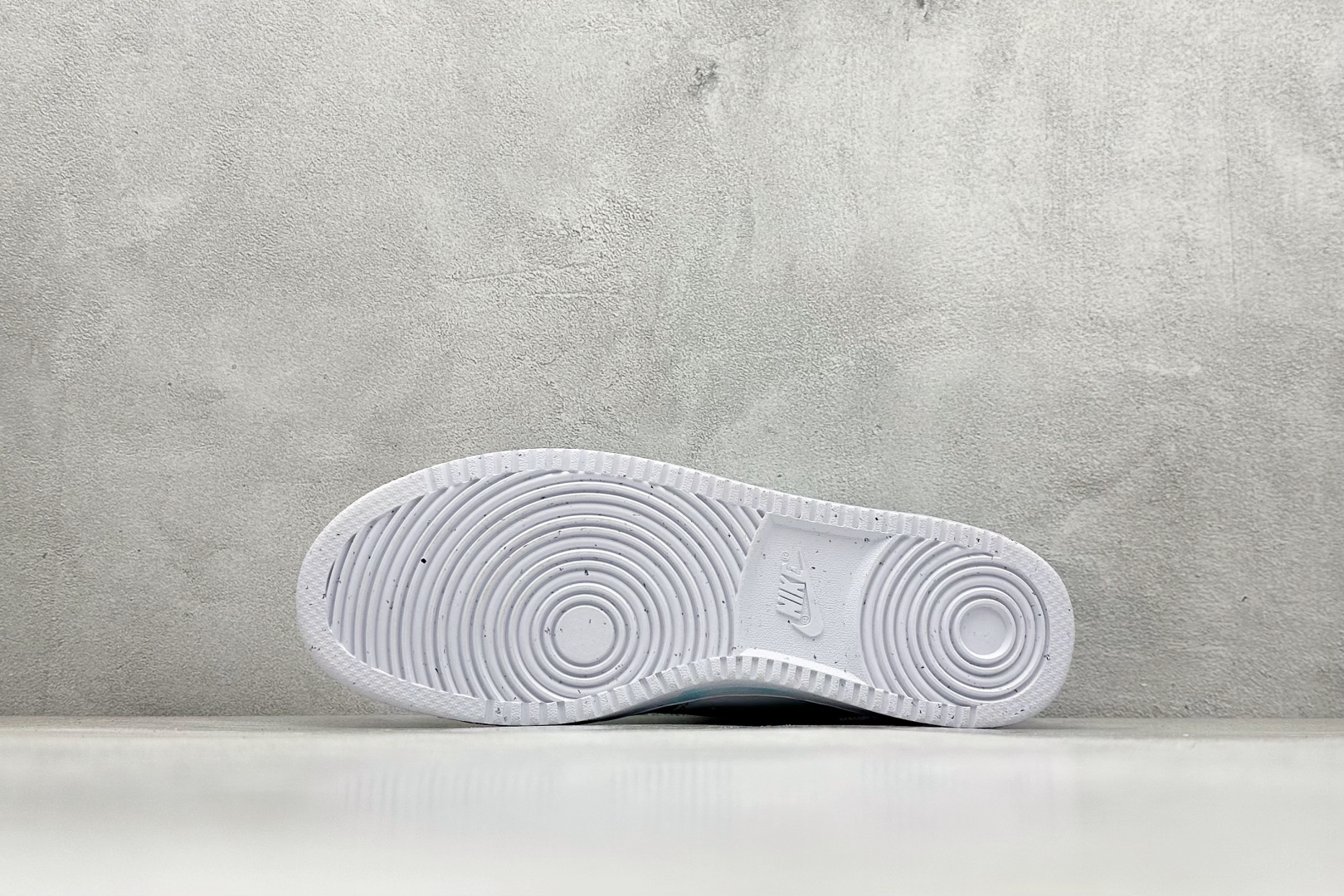 
Nike Court Vision Low 绑带手绘涂鸦 
休闲运动板鞋 纯原版本
低帮百搭透气休闲运