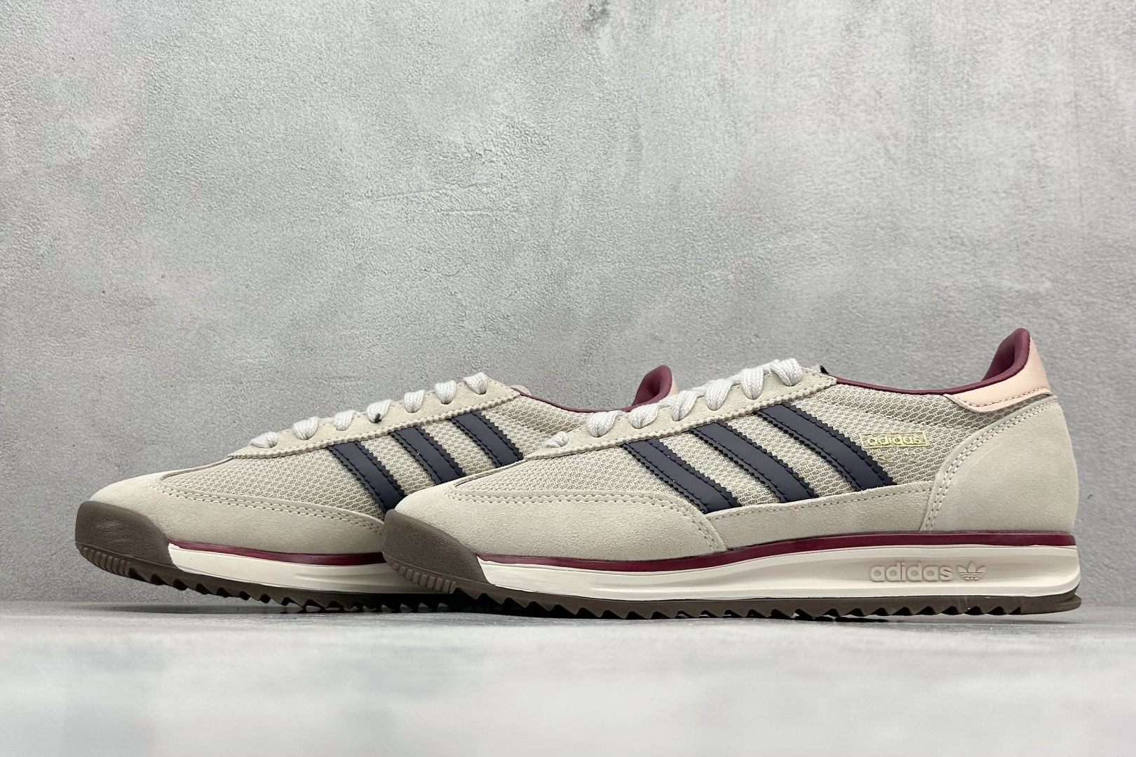 图片[5]-AD Originals SL 72 RS 阿迪经典复古慢跑鞋  #鞋款采用舒爽尼龙鞋面、绒面革饰面和皮革细节等设计。与此同时，搭载着 Ecotex 鞋舌，更添质感；EVA 中底设计助你舒适出行；经典低帮设计和橡胶外底，旨在打造时尚型格。  货号：JI2485 尺码：36-45-选品中心