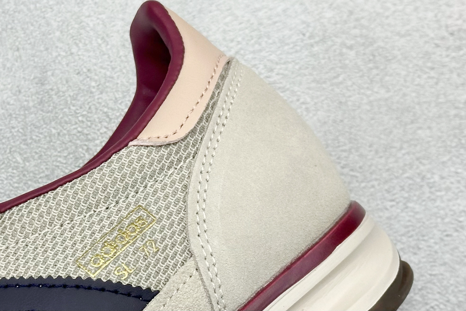 图片[9]-AD Originals SL 72 RS 阿迪经典复古慢跑鞋  #鞋款采用舒爽尼龙鞋面、绒面革饰面和皮革细节等设计。与此同时，搭载着 Ecotex 鞋舌，更添质感；EVA 中底设计助你舒适出行；经典低帮设计和橡胶外底，旨在打造时尚型格。  货号：JI2485 尺码：36-45-选品中心