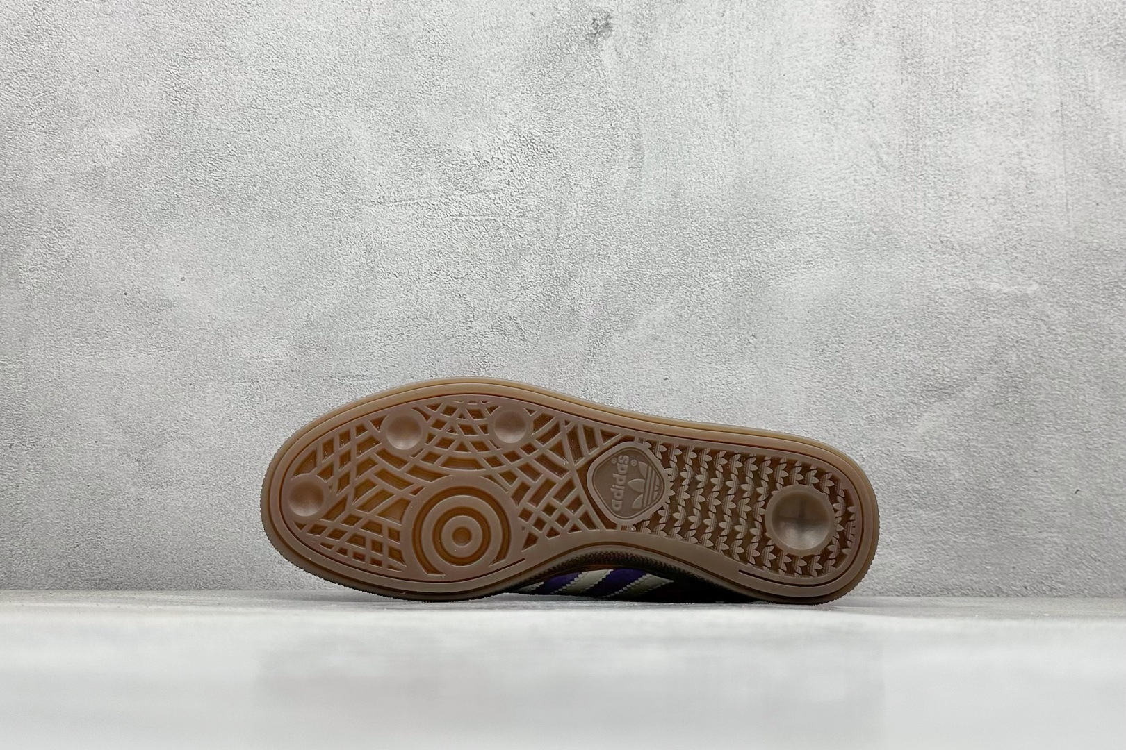 图片[4]-Adidas Handball Spezial 阿迪达斯经典款复古休闲板鞋 #原厂原档案开发出品 皮料切割干净无任何毛边 鞋型细节完美 超高清洁度 货号：KI5935 尺码：35 36 36.5 37 38 38.5 39 40 40.5 41 42 42.5 43 44 44.5 45-选品中心