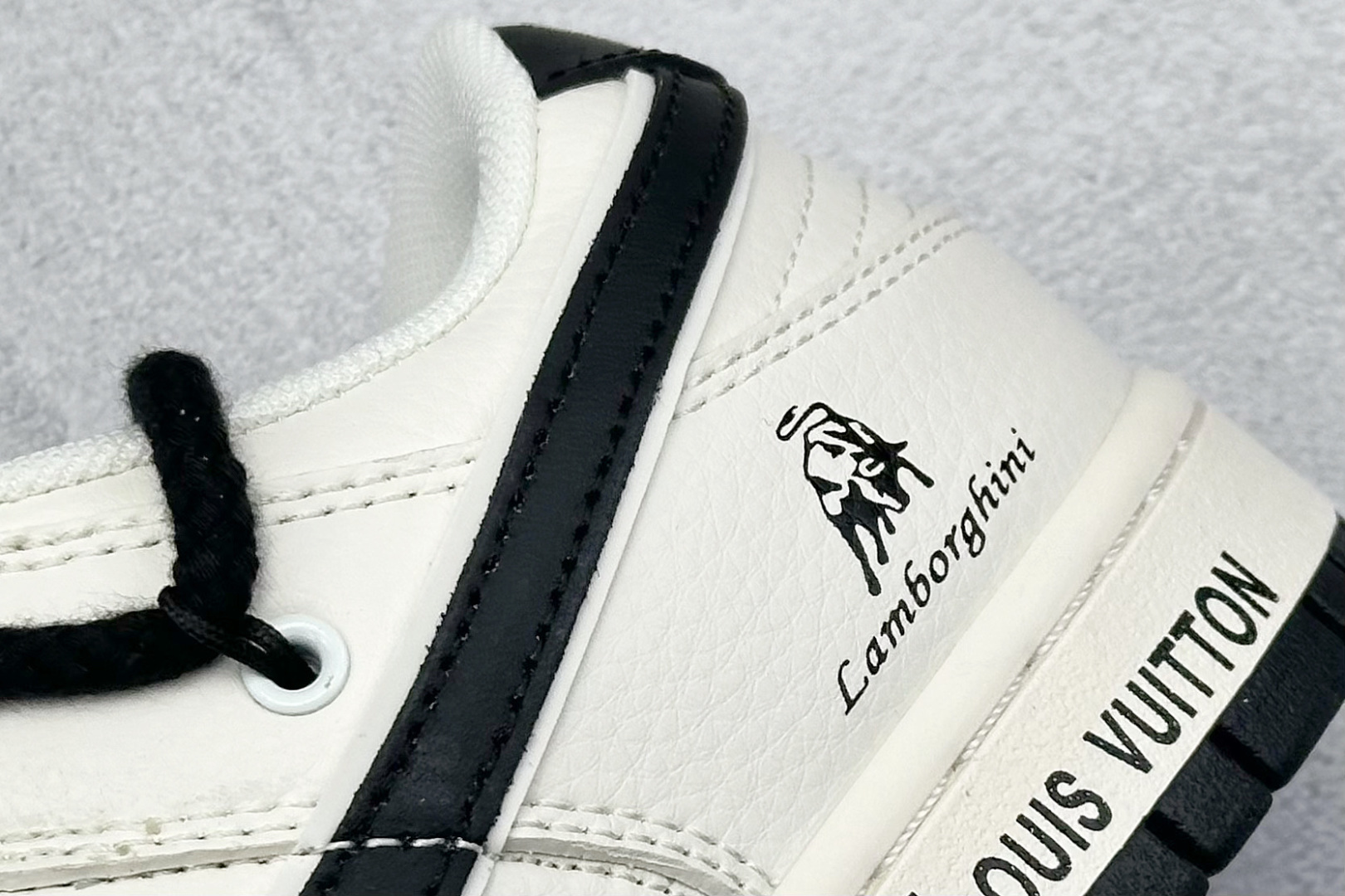 图片[9]-Nike SB Dunk Low“LV联名——绑带兰博基尼米白黑勾” 周年高端定制 低帮休闲板鞋 定制鞋盒 大厂纯原品质出货 超高清洁度 皮料切割干净无任何毛边 细节完美 货号：SJ2068-261 尺码： 36 36.5 37.5 38 38.5 39 40 40.5 41 42 42.5 43 44 44.5 45-选品中心