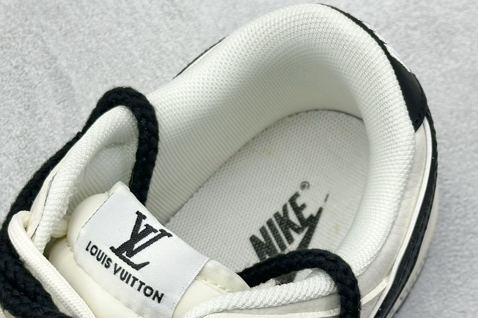 图片[8]-Nike SB Dunk Low“LV联名——绑带兰博基尼米白黑勾” 周年高端定制 低帮休闲板鞋 定制鞋盒 大厂纯原品质出货 超高清洁度 皮料切割干净无任何毛边 细节完美 货号：SJ2068-261 尺码： 36 36.5 37.5 38 38.5 39 40 40.5 41 42 42.5 43 44 44.5 45-选品中心