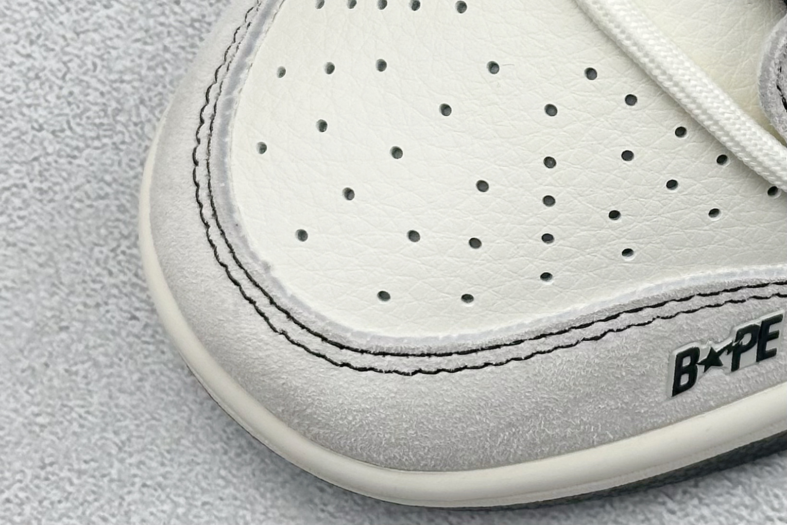 图片[7]-Nike SB Dunk Low“BAPE联名——绑带黑勾” 周年高端定制 低帮休闲板鞋 定制鞋盒 大厂纯原品质出货 超高清洁度 皮料切割干净无任何毛边 细节完美 货号：SJ2068-299 尺码：36 36.5 37.5 38 38.5 39 40 40.5 41 42 42.5 43 44 44.5 45-选品中心