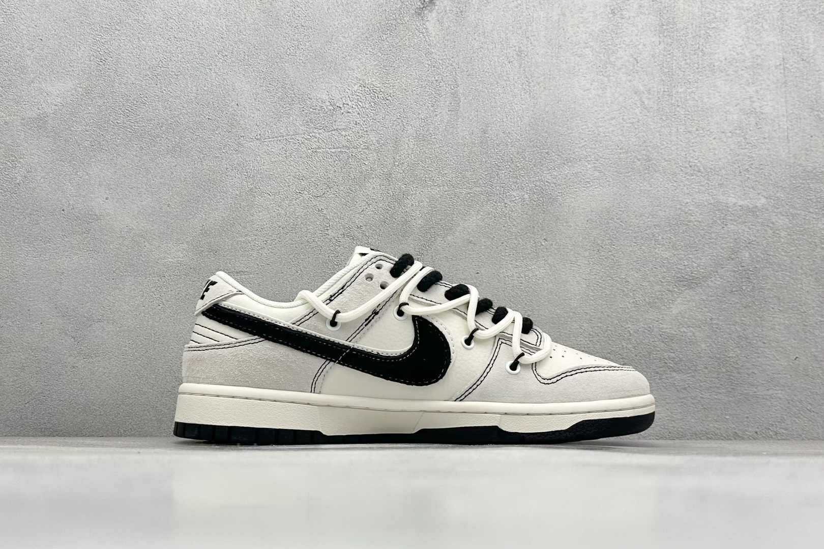 图片[2]-Nike SB Dunk Low“BAPE联名——绑带黑勾” 周年高端定制 低帮休闲板鞋 定制鞋盒 大厂纯原品质出货 超高清洁度 皮料切割干净无任何毛边 细节完美 货号：SJ2068-299 尺码：36 36.5 37.5 38 38.5 39 40 40.5 41 42 42.5 43 44 44.5 45-选品中心