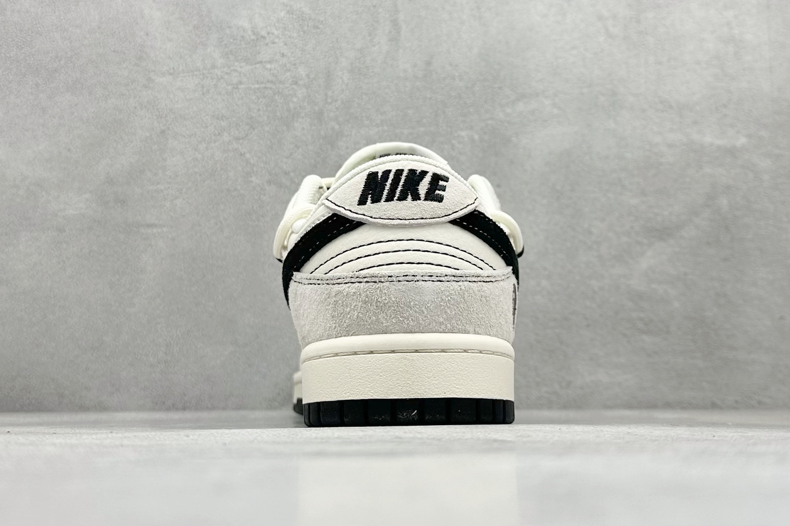 图片[6]-Nike SB Dunk Low“BAPE联名——绑带黑勾” 周年高端定制 低帮休闲板鞋 定制鞋盒 大厂纯原品质出货 超高清洁度 皮料切割干净无任何毛边 细节完美 货号：SJ2068-299 尺码：36 36.5 37.5 38 38.5 39 40 40.5 41 42 42.5 43 44 44.5 45-选品中心
