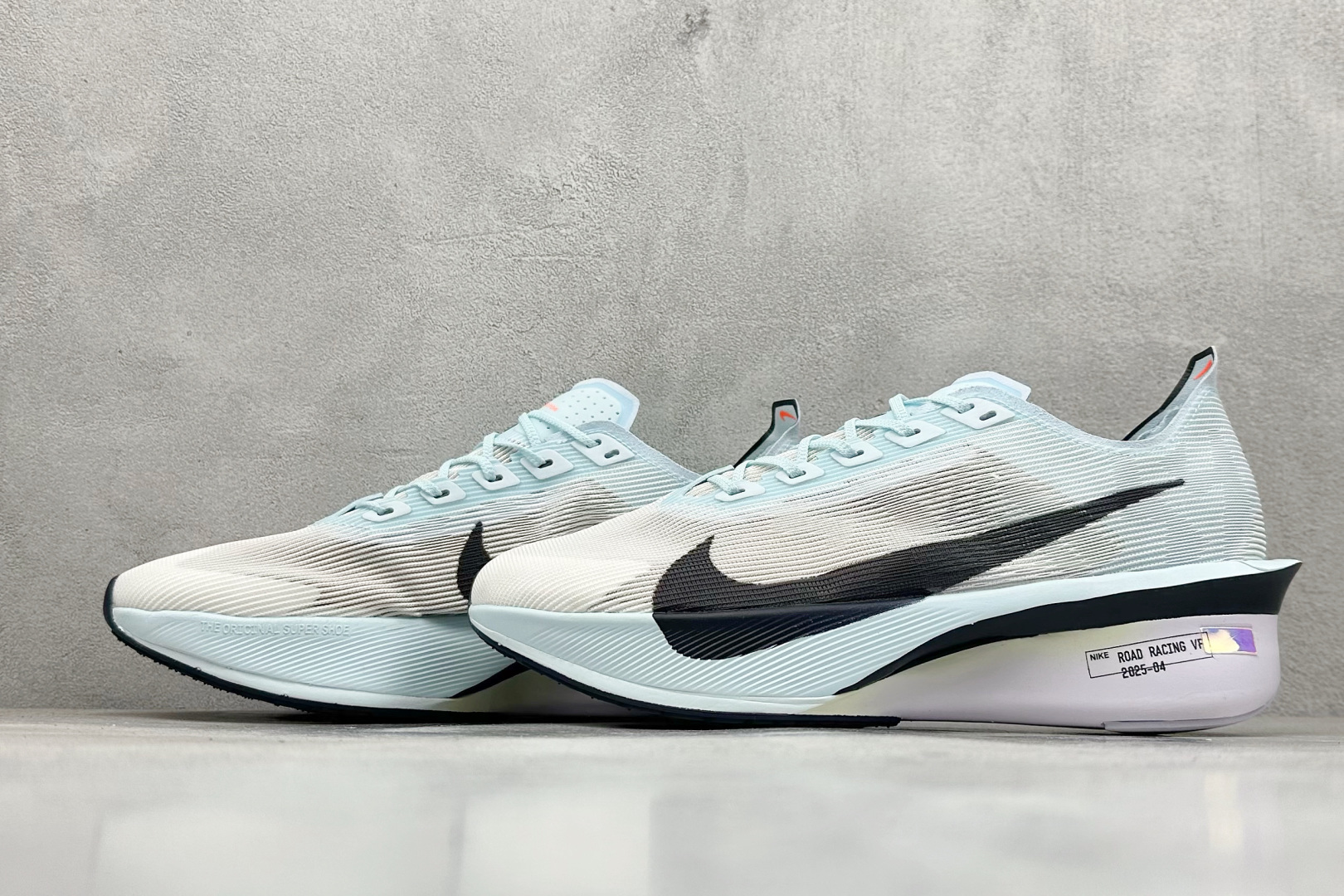 图片[5]-XL版Nk ZoomX Vaporfly NEXT% 4 马拉松系列公路竞速超轻缓震透气网纱运动跑步鞋 鞋款轻盈，同时保持出色性能表现 无论是日常畅跑还是马拉松，皆可轻松驾驭 货号：HF6412-400-选品中心