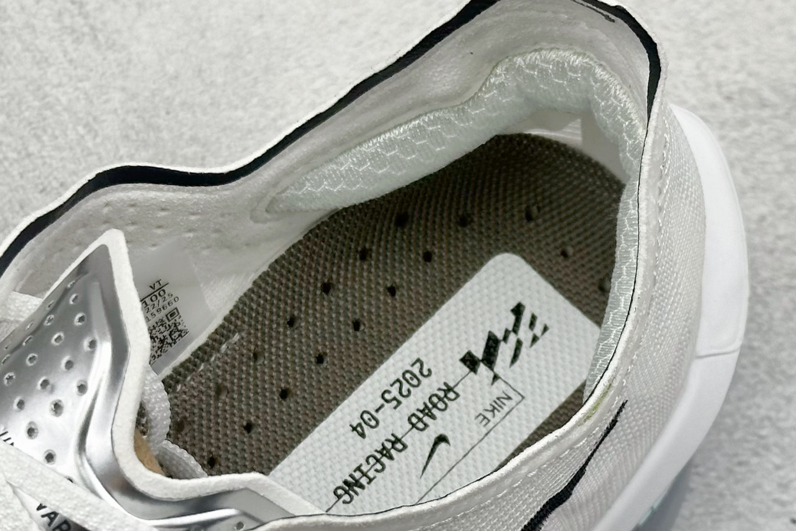 图片[8]-XL版Nk ZoomX Vaporfly NEXT% 4 马拉松系列公路竞速超轻缓震透气网纱运动跑步鞋 鞋款轻盈，同时保持出色性能表现 无论是日常畅跑还是马拉松，皆可轻松驾驭 货号：HF6412-100-选品中心