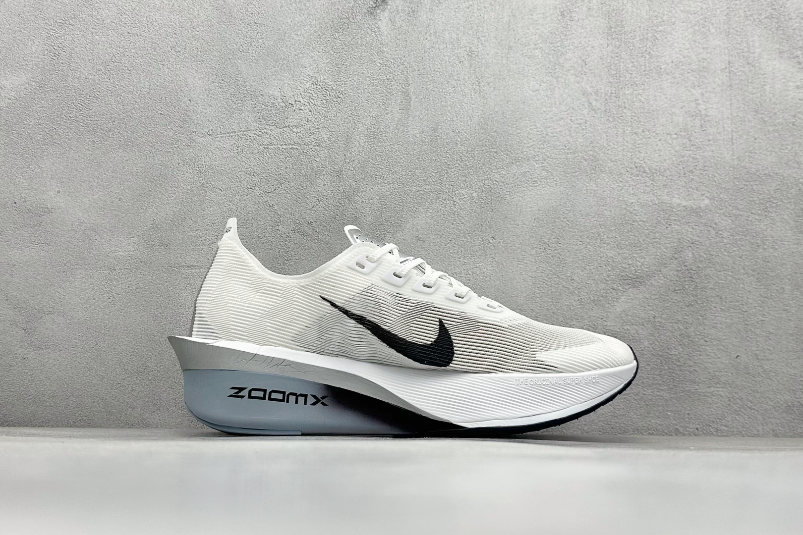 图片[2]-XL版Nk ZoomX Vaporfly NEXT% 4 马拉松系列公路竞速超轻缓震透气网纱运动跑步鞋 鞋款轻盈，同时保持出色性能表现 无论是日常畅跑还是马拉松，皆可轻松驾驭 货号：HF6412-100-选品中心
