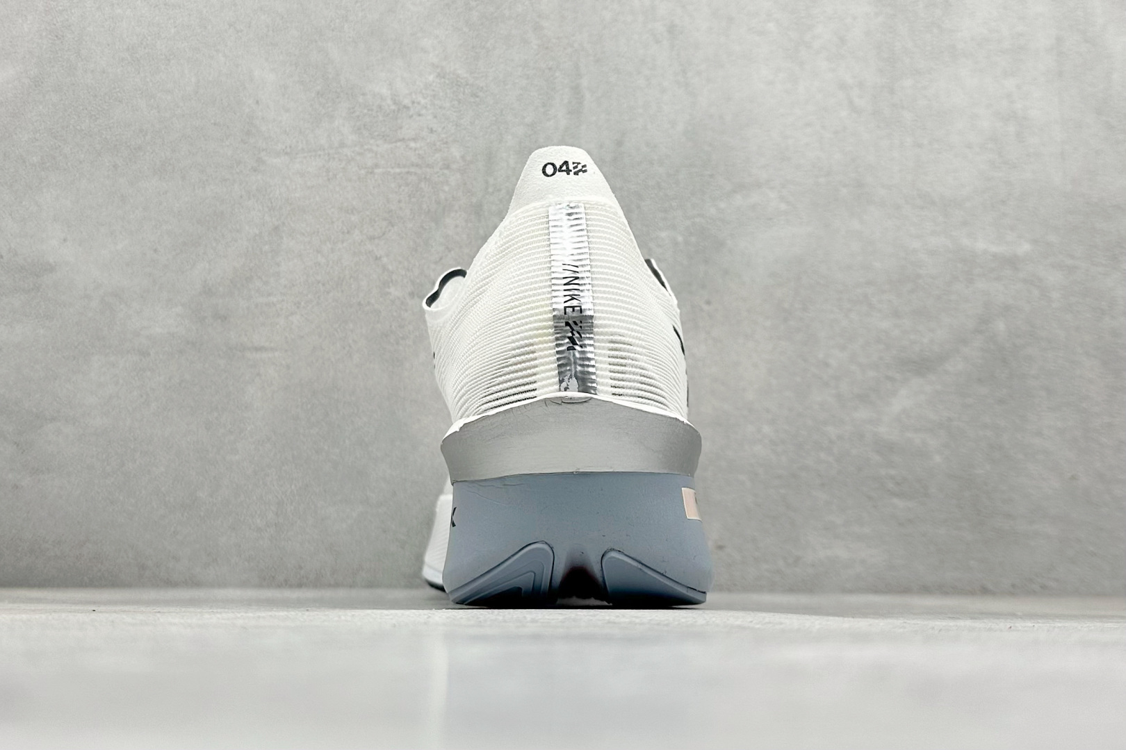 图片[6]-XL版Nk ZoomX Vaporfly NEXT% 4 马拉松系列公路竞速超轻缓震透气网纱运动跑步鞋 鞋款轻盈，同时保持出色性能表现 无论是日常畅跑还是马拉松，皆可轻松驾驭 货号：HF6412-100-选品中心