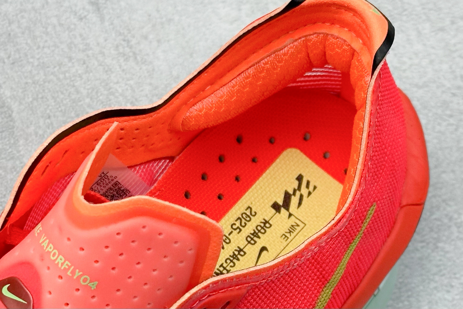 图片[8]-XL版Nk ZoomX Vaporfly NEXT% 4 马拉松系列公路竞速超轻缓震透气网纱运动跑步鞋 鞋款轻盈，同时保持出色性能表现 无论是日常畅跑还是马拉松，皆可轻松驾驭 货号：HF6412-600-选品中心