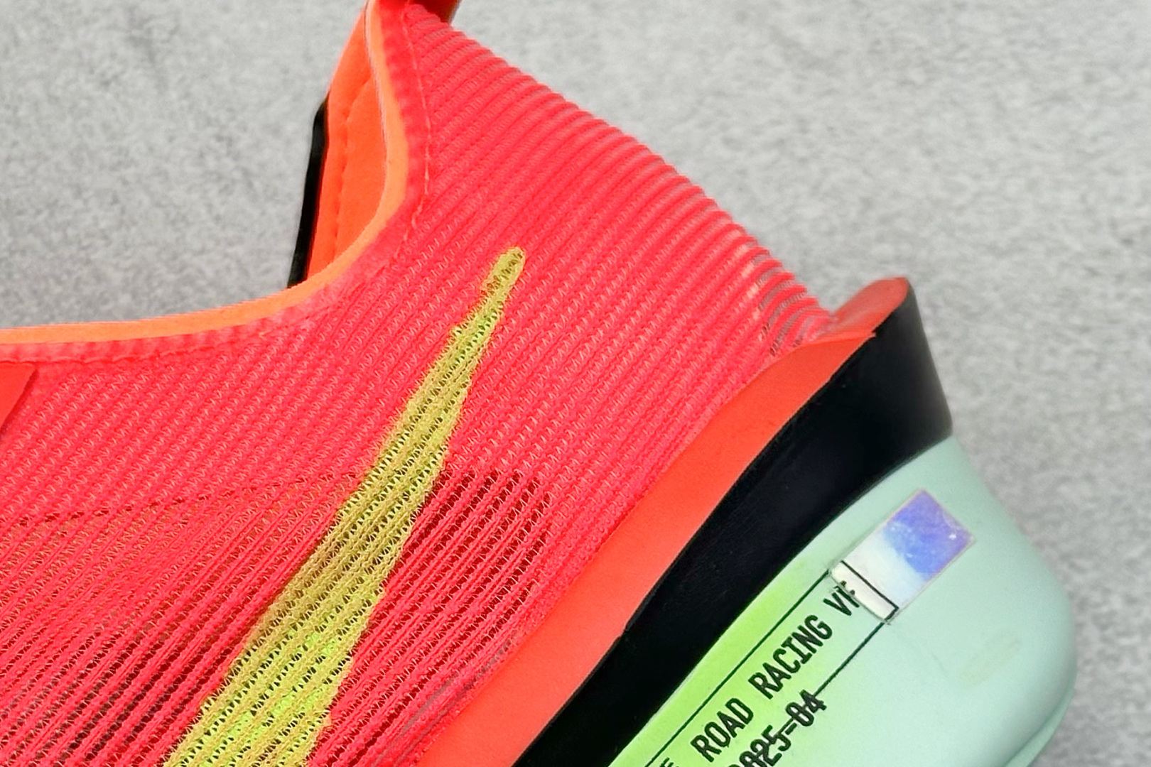 图片[9]-XL版Nk ZoomX Vaporfly NEXT% 4 马拉松系列公路竞速超轻缓震透气网纱运动跑步鞋 鞋款轻盈，同时保持出色性能表现 无论是日常畅跑还是马拉松，皆可轻松驾驭 货号：HF6412-600-选品中心