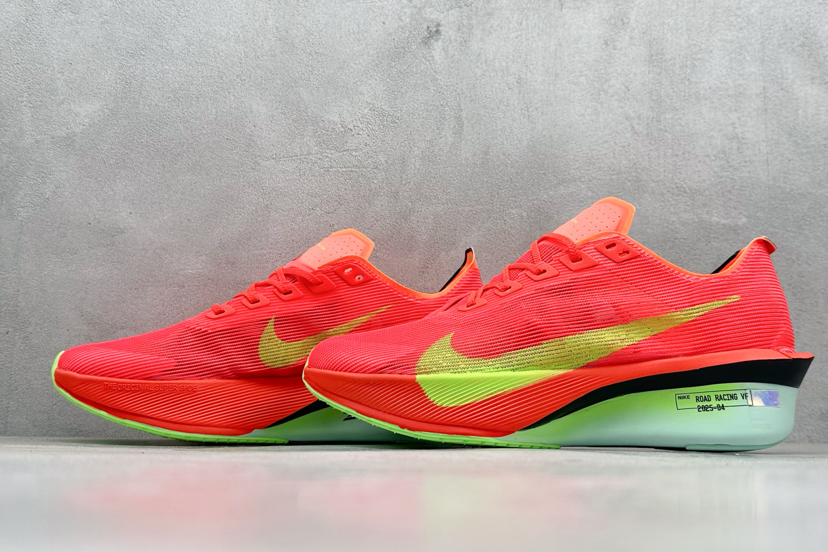 图片[5]-XL版Nk ZoomX Vaporfly NEXT% 4 马拉松系列公路竞速超轻缓震透气网纱运动跑步鞋 鞋款轻盈，同时保持出色性能表现 无论是日常畅跑还是马拉松，皆可轻松驾驭 货号：HF6412-600-选品中心