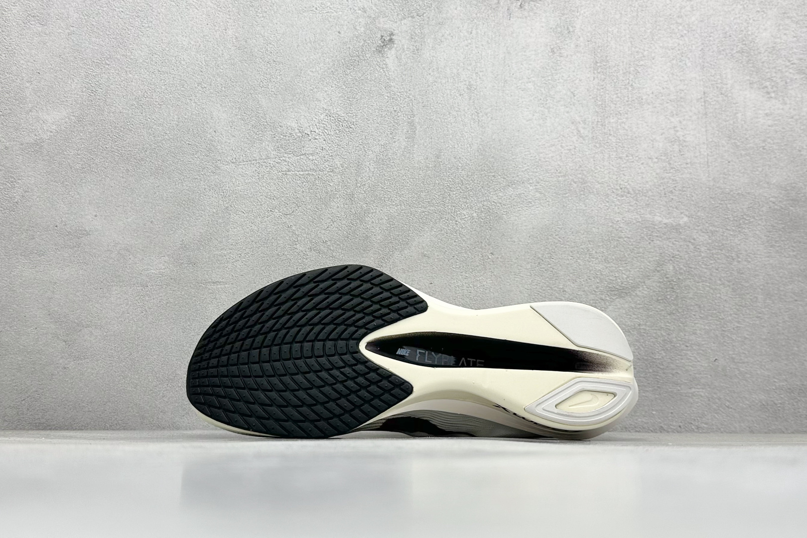 图片[4]-XL版Nk ZoomX Vaporfly NEXT% 4 马拉松系列公路竞速超轻缓震透气网纱运动跑步鞋 鞋款轻盈，同时保持出色性能表现 无论是日常畅跑还是马拉松，皆可轻松驾驭 货号：HV6107-100-选品中心