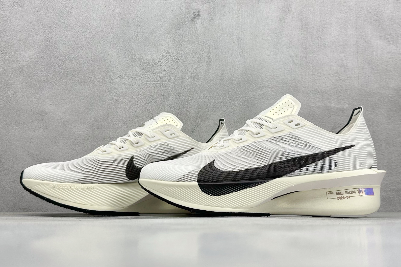 图片[5]-XL版Nk ZoomX Vaporfly NEXT% 4 马拉松系列公路竞速超轻缓震透气网纱运动跑步鞋 鞋款轻盈，同时保持出色性能表现 无论是日常畅跑还是马拉松，皆可轻松驾驭 货号：HV6107-100-选品中心