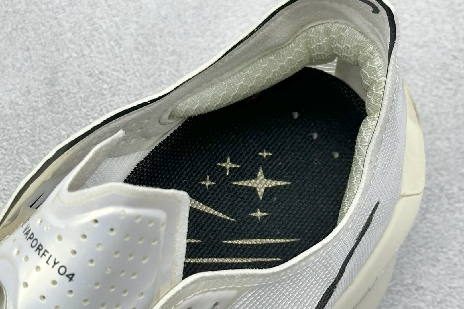 图片[8]-XL版Nk ZoomX Vaporfly NEXT% 4 马拉松系列公路竞速超轻缓震透气网纱运动跑步鞋 鞋款轻盈，同时保持出色性能表现 无论是日常畅跑还是马拉松，皆可轻松驾驭 货号：HV6107-100-选品中心