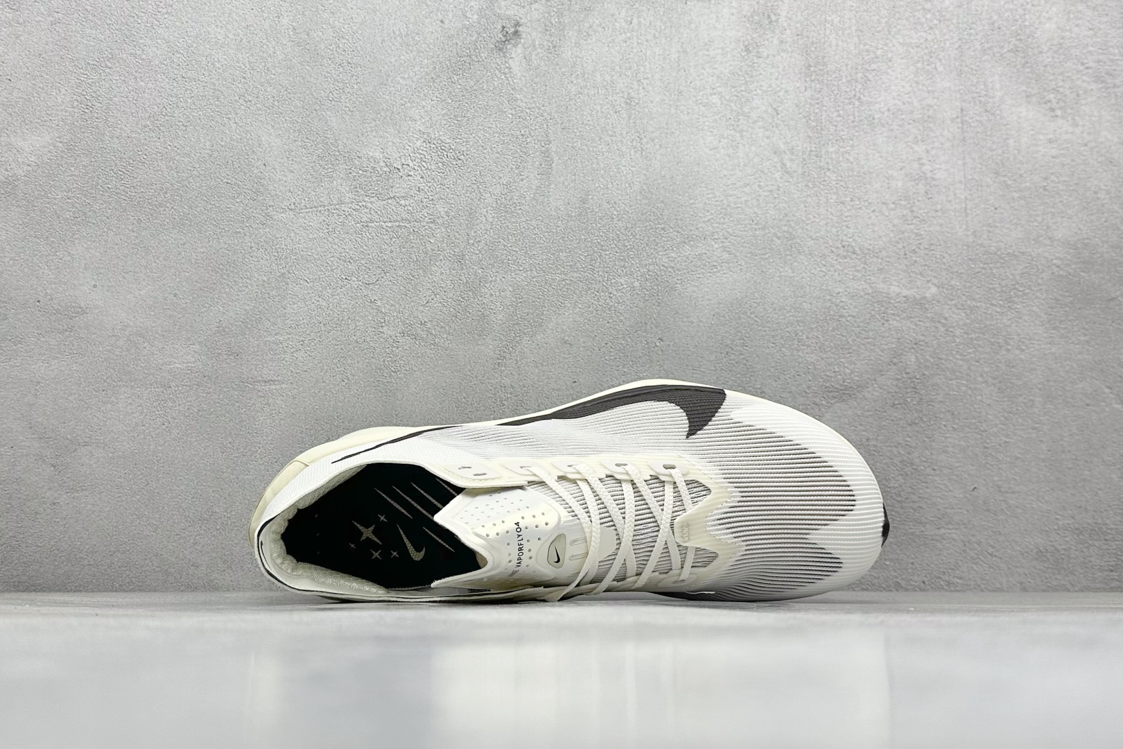 图片[3]-XL版Nk ZoomX Vaporfly NEXT% 4 马拉松系列公路竞速超轻缓震透气网纱运动跑步鞋 鞋款轻盈，同时保持出色性能表现 无论是日常畅跑还是马拉松，皆可轻松驾驭 货号：HV6107-100-选品中心