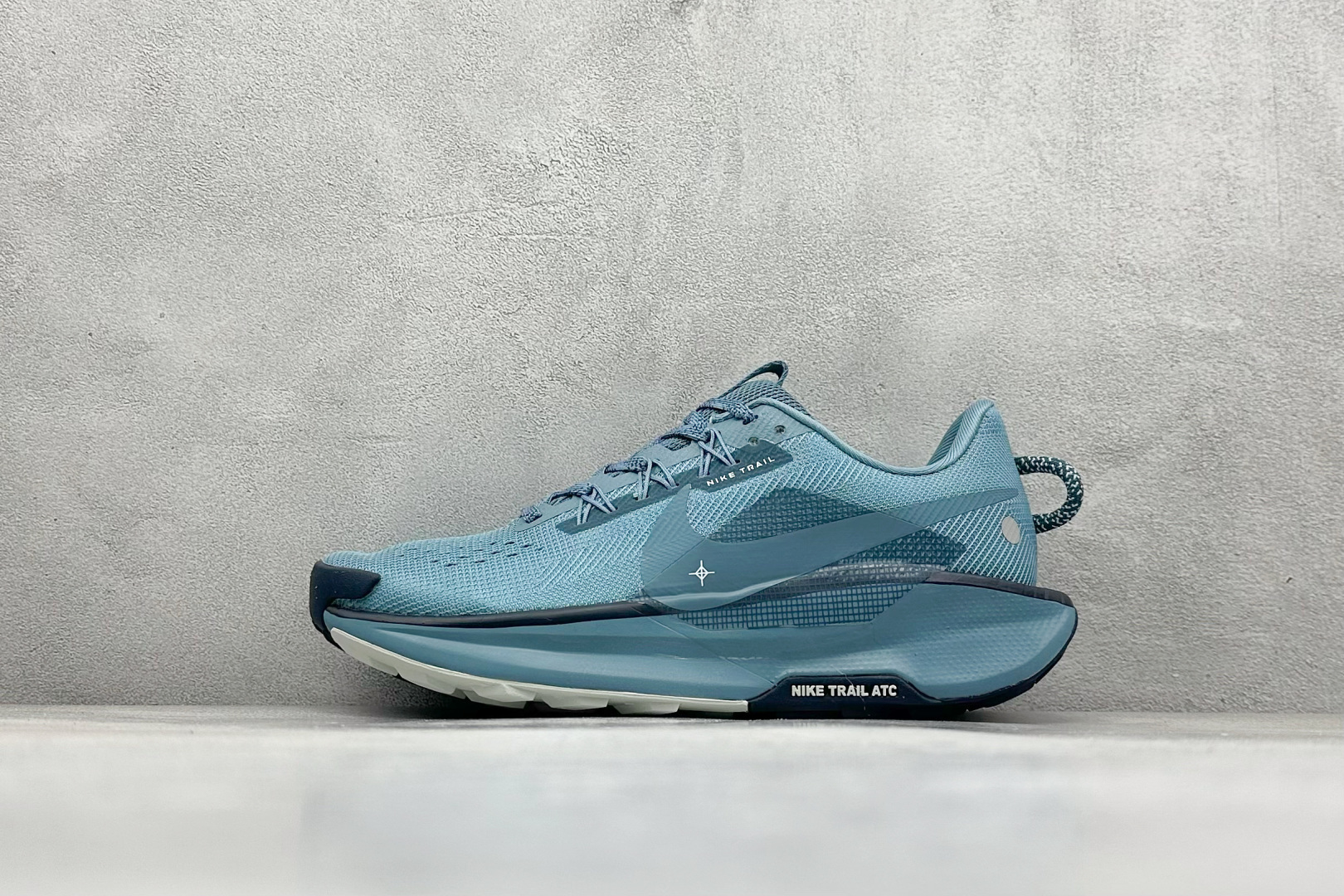 XL版 NK REACTX PEGASUS TRAIL 5 网面透气跑鞋原档案数据编织面 原盒原配 QC检验、钢印 俱全原底科技 同步原版 脚感堪比Boost 登月兼顾迅疾外观和稳固脚感 后跟覆面和中足动态支撑巧妙融合 缔造稳定顺畅的迈步体验 货号：DV3864-005 尺码：36-45-选品中心