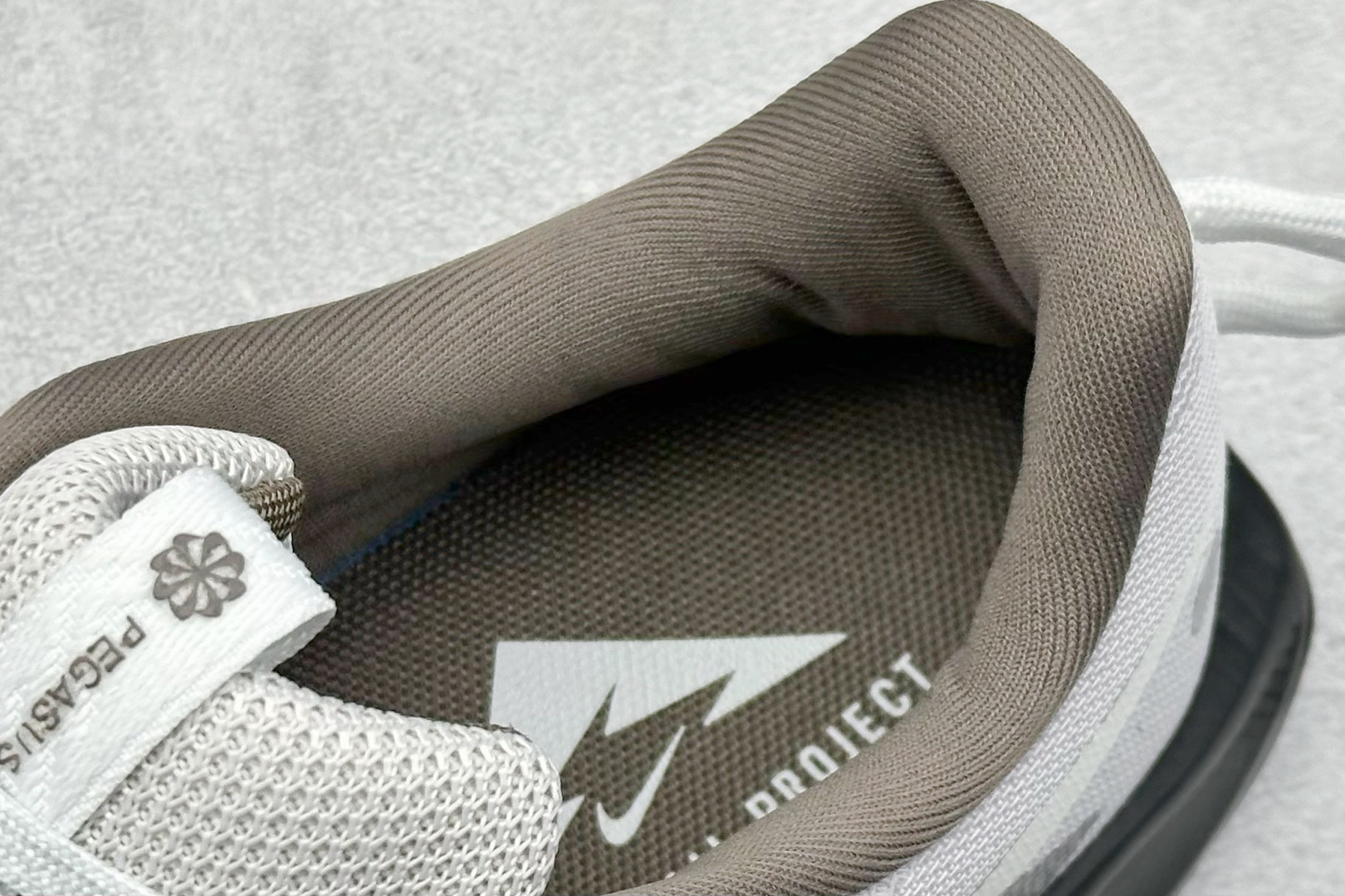 图片[8]-XL版 NK REACTX PEGASUS TRAIL 5 网面透气跑鞋原档案数据编织面 原盒原配 QC检验、钢印 俱全原底科技 同步原版 脚感堪比Boost 登月兼顾迅疾外观和稳固脚感 后跟覆面和中足动态支撑巧妙融合 缔造稳定顺畅的迈步体验 货号：IB7667-001 尺码：36-45-选品中心