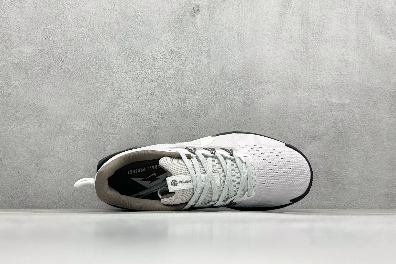 图片[3]-XL版 NK REACTX PEGASUS TRAIL 5 网面透气跑鞋原档案数据编织面 原盒原配 QC检验、钢印 俱全原底科技 同步原版 脚感堪比Boost 登月兼顾迅疾外观和稳固脚感 后跟覆面和中足动态支撑巧妙融合 缔造稳定顺畅的迈步体验 货号：IB7667-001 尺码：36-45-选品中心