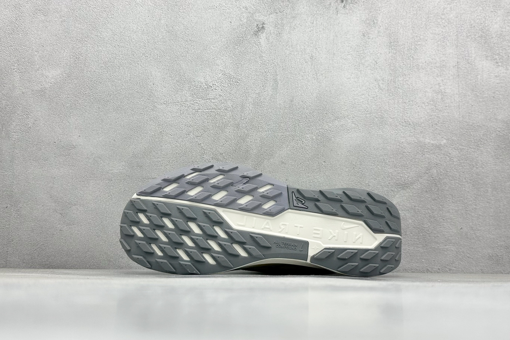 图片[4]-XL版 NK REACTX PEGASUS TRAIL 5 网面透气跑鞋原档案数据编织面 原盒原配 QC检验、钢印 俱全原底科技 同步原版 脚感堪比Boost 登月兼顾迅疾外观和稳固脚感 后跟覆面和中足动态支撑巧妙融合 缔造稳定顺畅的迈步体验 货号：DV3864-300 尺码：36-45-选品中心