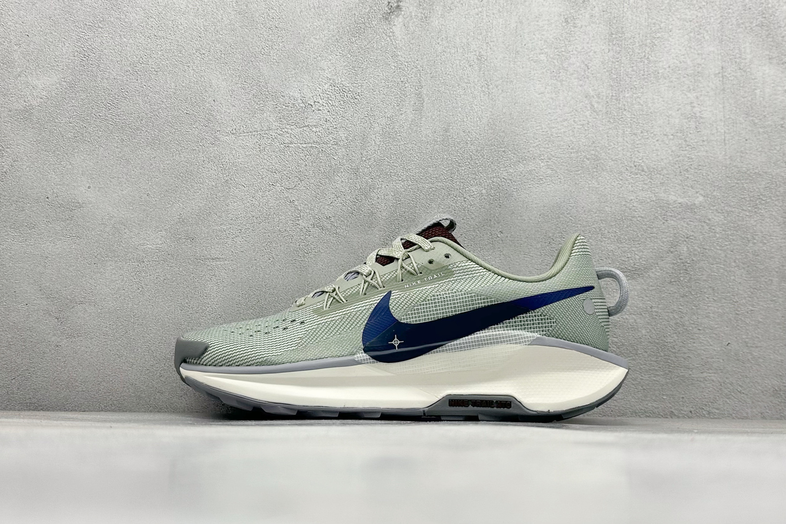 XL版 NK REACTX PEGASUS TRAIL 5 网面透气跑鞋原档案数据编织面 原盒原配 QC检验、钢印 俱全原底科技 同步原版 脚感堪比Boost 登月兼顾迅疾外观和稳固脚感 后跟覆面和中足动态支撑巧妙融合 缔造稳定顺畅的迈步体验 货号：DV3864-300 尺码：36-45-选品中心