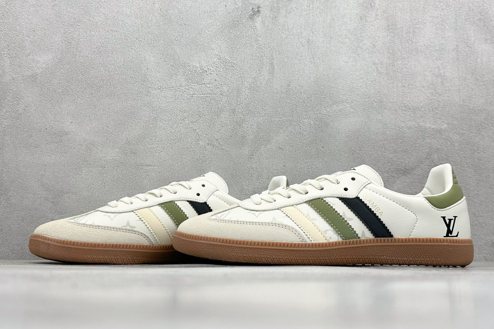 图片[5]-AD Original Samba OG 复古经典轻便板鞋 定制配色 这款桑巴鞋展示了高质量的工艺 带有装饰的超锁缝制和无缝的手感 柔软、柔软的皮革造型和标志性的3条纹完成了精致的外观 正规合身鞋带 鞋面上有绒面鞋垫 橡胶鞋底 享受正畸套筒软感 自50年代首次亮相以来就一直在赢得粉丝的青睐 货号：GJ75809 尺码：36 36.5 37.5 38 38.5 39 40 40.5 41 42 42.5 43 44 44.5 45-选品中心