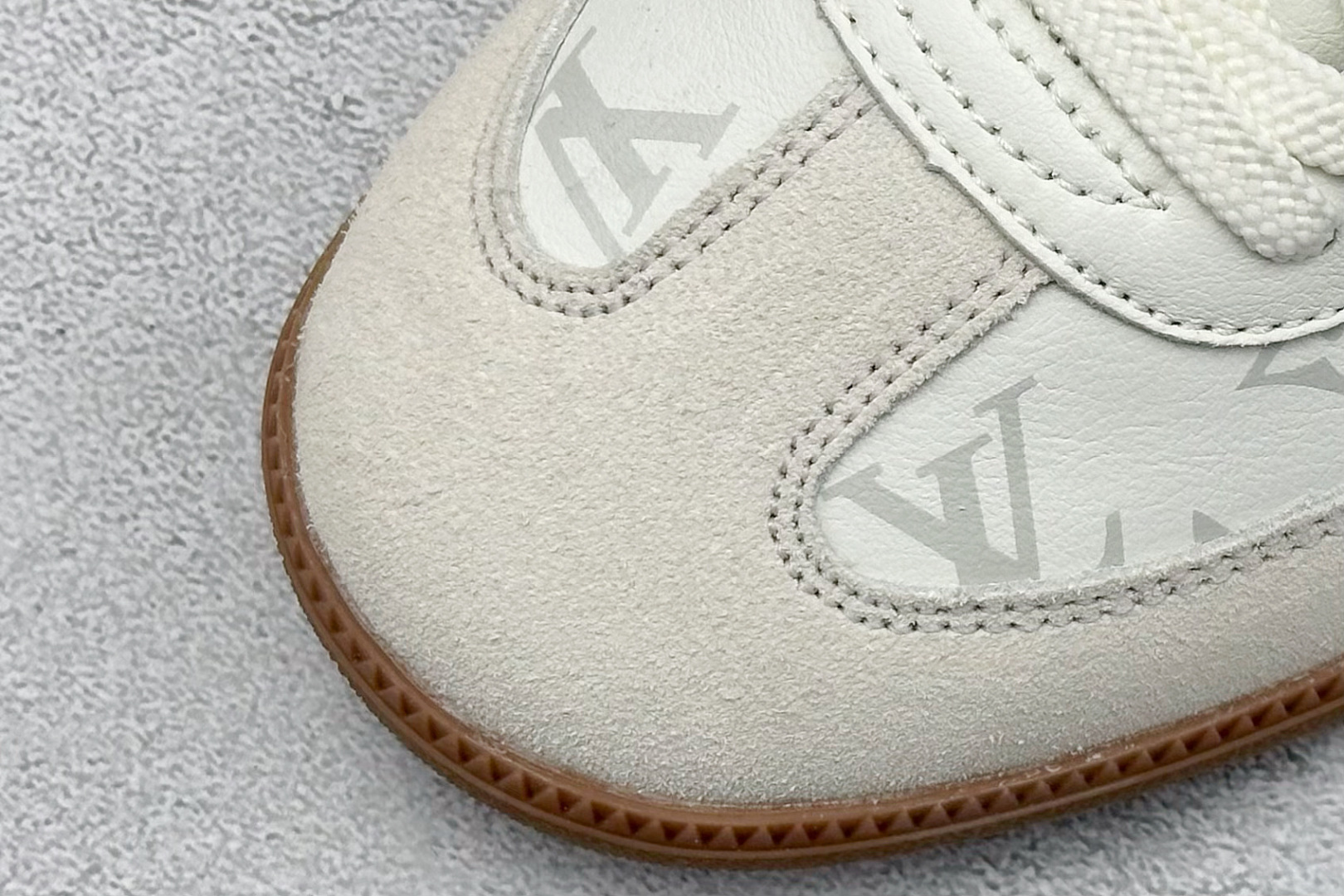 图片[7]-AD Original Samba OG 复古经典轻便板鞋 定制配色 这款桑巴鞋展示了高质量的工艺 带有装饰的超锁缝制和无缝的手感 柔软、柔软的皮革造型和标志性的3条纹完成了精致的外观 正规合身鞋带 鞋面上有绒面鞋垫 橡胶鞋底 享受正畸套筒软感 自50年代首次亮相以来就一直在赢得粉丝的青睐 货号：GJ75809 尺码：36 36.5 37.5 38 38.5 39 40 40.5 41 42 42.5 43 44 44.5 45-选品中心