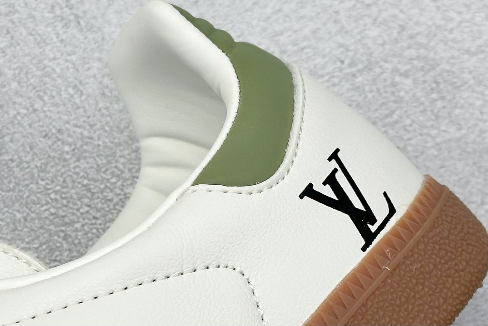 图片[9]-AD Original Samba OG 复古经典轻便板鞋 定制配色 这款桑巴鞋展示了高质量的工艺 带有装饰的超锁缝制和无缝的手感 柔软、柔软的皮革造型和标志性的3条纹完成了精致的外观 正规合身鞋带 鞋面上有绒面鞋垫 橡胶鞋底 享受正畸套筒软感 自50年代首次亮相以来就一直在赢得粉丝的青睐 货号：GJ75809 尺码：36 36.5 37.5 38 38.5 39 40 40.5 41 42 42.5 43 44 44.5 45-选品中心