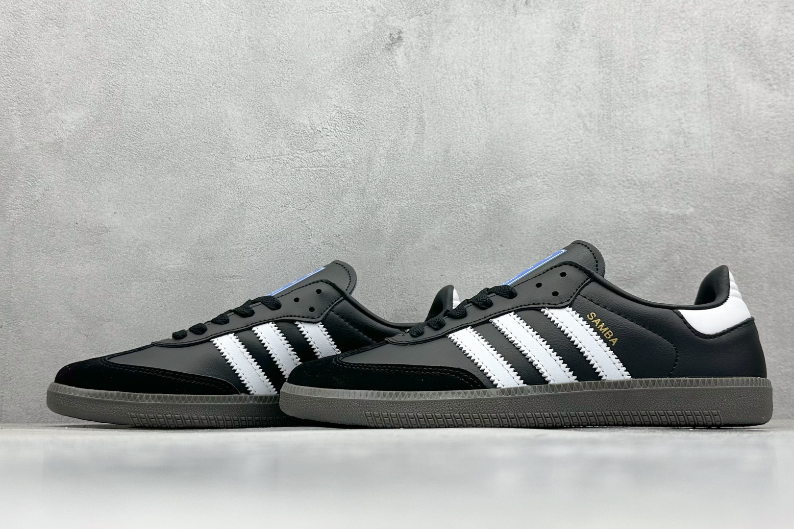 图片[5]-YH长青福利  AD Originals Samba OG 桑巴训练鞋 鞋是一款永恒的训练偶像，这款桑巴鞋展示了高质量的工艺，带有装饰的超锁缝制和无缝的手感。柔软、柔软的鹿皮革造型和标志性的3条纹完成了精致的外观。正规合身鞋带，鞋面上有绒面鞋垫；橡胶鞋底，橡胶中底；享受正畸套筒软感，自50年代首次亮相以来就一直在赢得粉丝的青睐。 货号：B75807-选品中心