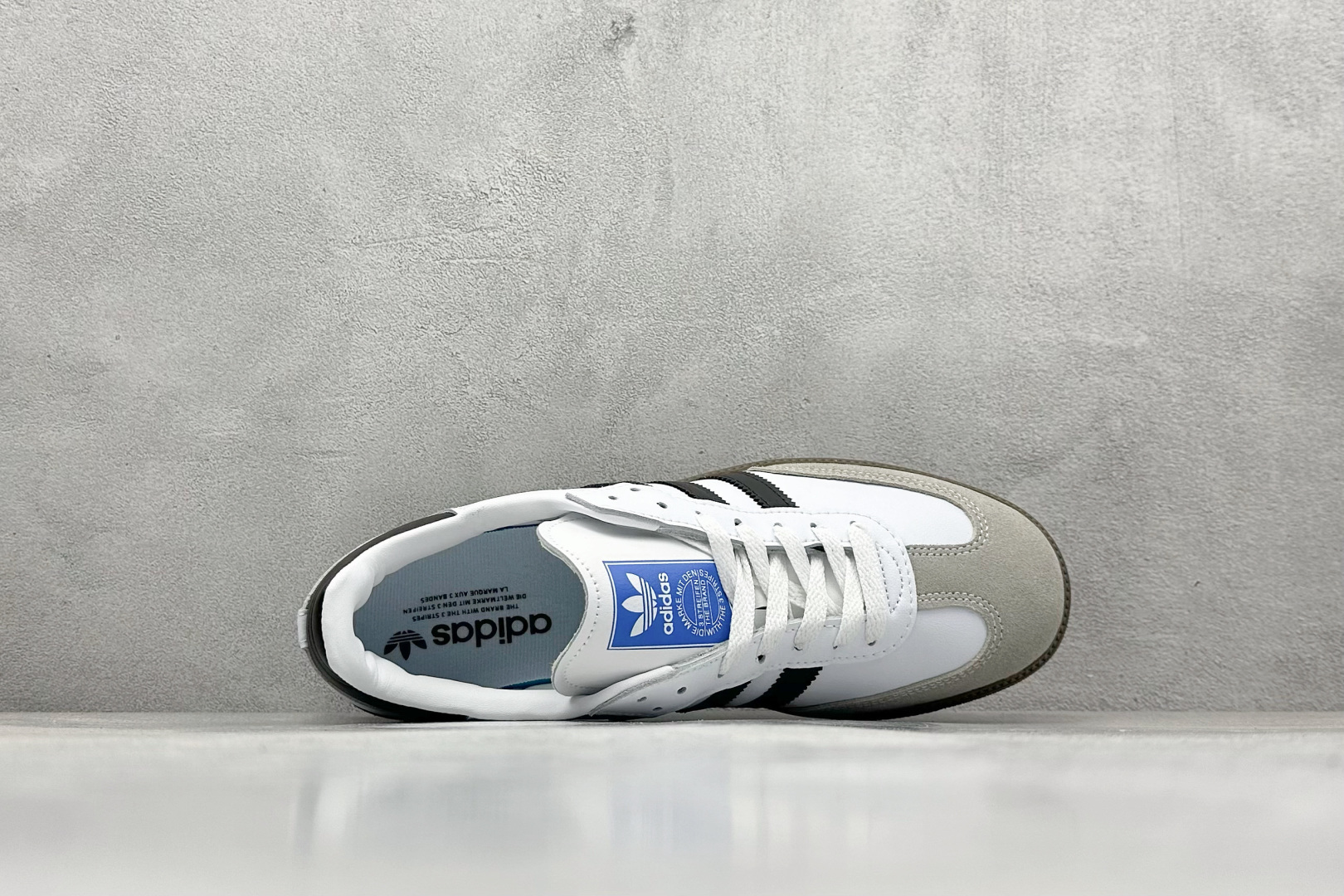 图片[3]-YH长青福利  AD Originals Samba OG 桑巴训练鞋 鞋是一款永恒的训练偶像，这款桑巴鞋展示了高质量的工艺，带有装饰的超锁缝制和无缝的手感。柔软、柔软的鹿皮革造型和标志性的3条纹完成了精致的外观。正规合身鞋带，鞋面上有绒面鞋垫；橡胶鞋底，橡胶中底；享受正畸套筒软感，自50年代首次亮相以来就一直在赢得粉丝的青睐。 货号：B75806-选品中心