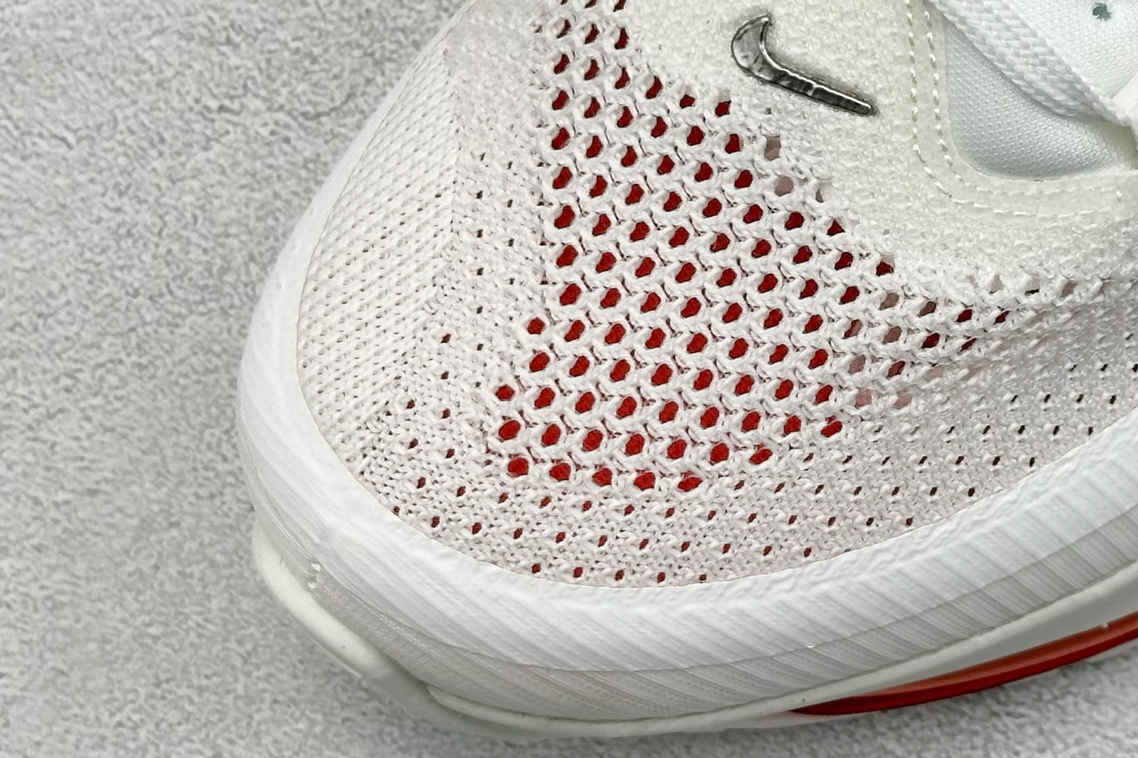 220 I8Nike Air Zoom Pegasus Premium 耐克网面全掌气垫缓震跑鞋  HQ2592-101