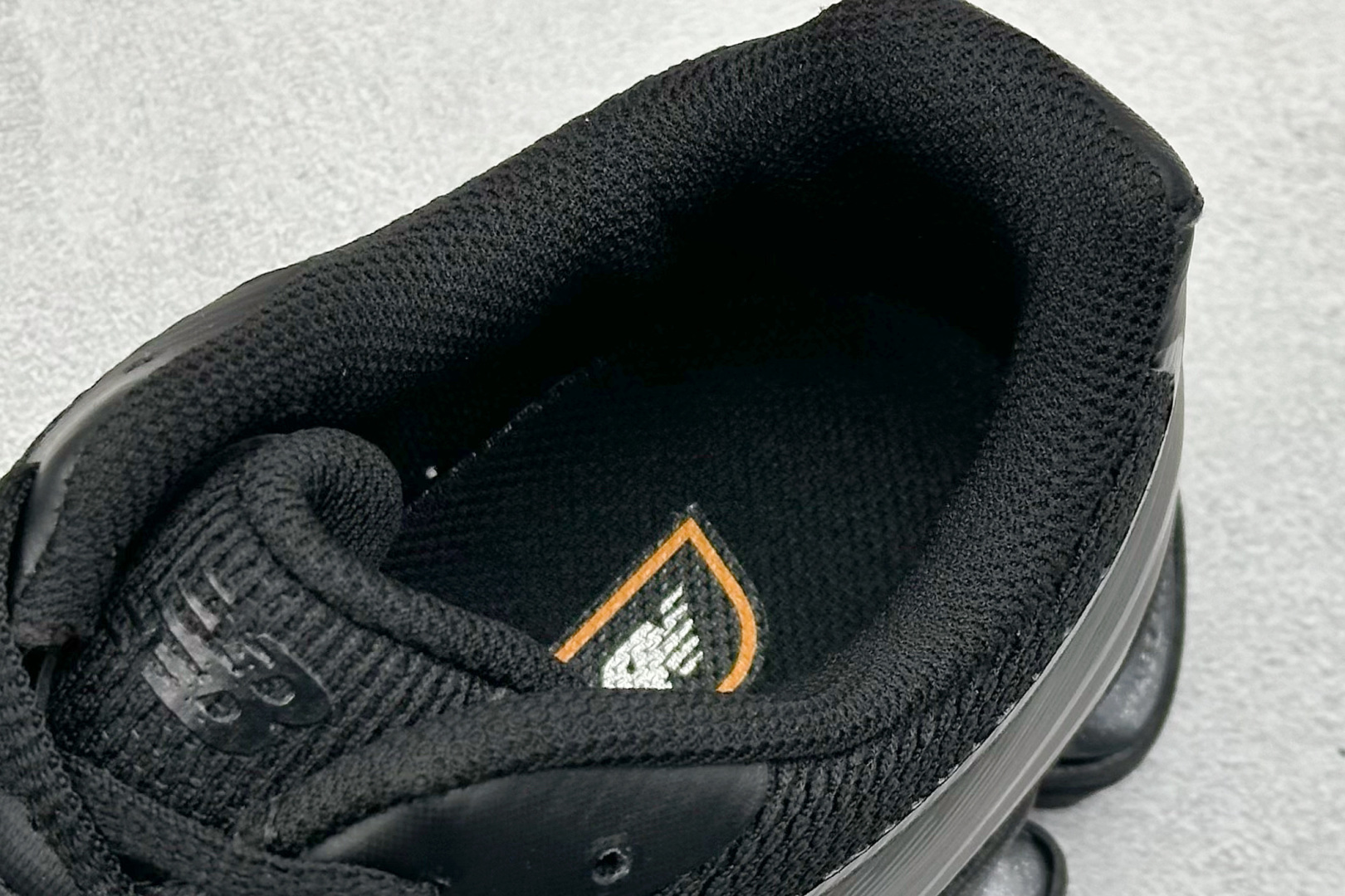 200 I8 New Balance 新百伦 NB2000 网面休闲鞋  U2000FW