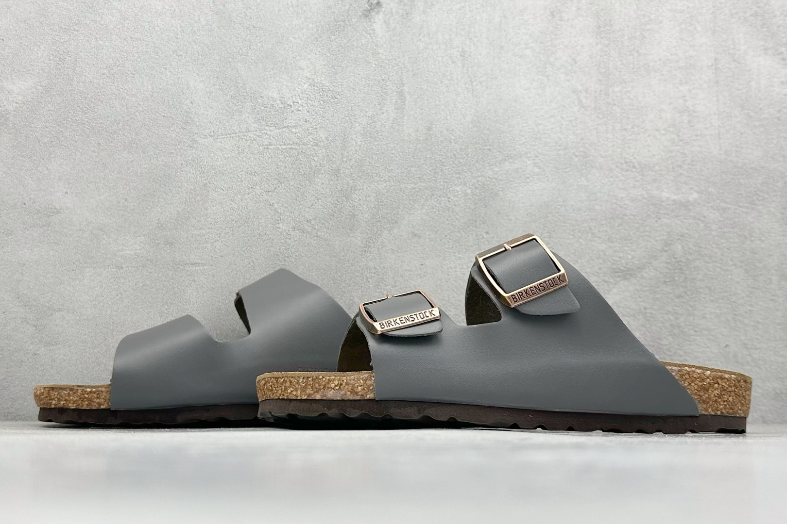 图片[5]-博肯 Birkenstock 二字拖凉鞋系列 广东原产#德国百年知名鞋履品牌·博肯Birkenstock 勃肯#采用质地柔软牛皮面料材质#中底搭载缓震软木橡胶 其特有的鞋床设计，贴合脚面穿着舒适 Birkenstock Milano中性软木鞋底经典款式，非常好搭，鞋底结实耐磨，适合夏天。 尺码：35-45-选品中心