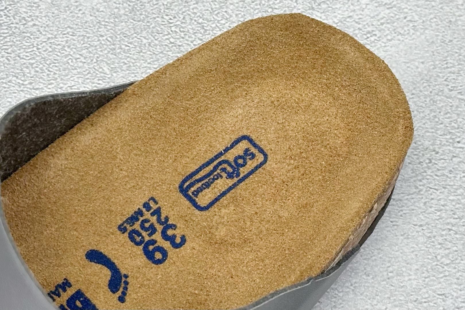 图片[8]-博肯 Birkenstock 二字拖凉鞋系列 广东原产#德国百年知名鞋履品牌·博肯Birkenstock 勃肯#采用质地柔软牛皮面料材质#中底搭载缓震软木橡胶 其特有的鞋床设计，贴合脚面穿着舒适 Birkenstock Milano中性软木鞋底经典款式，非常好搭，鞋底结实耐磨，适合夏天。 尺码：35-45-选品中心