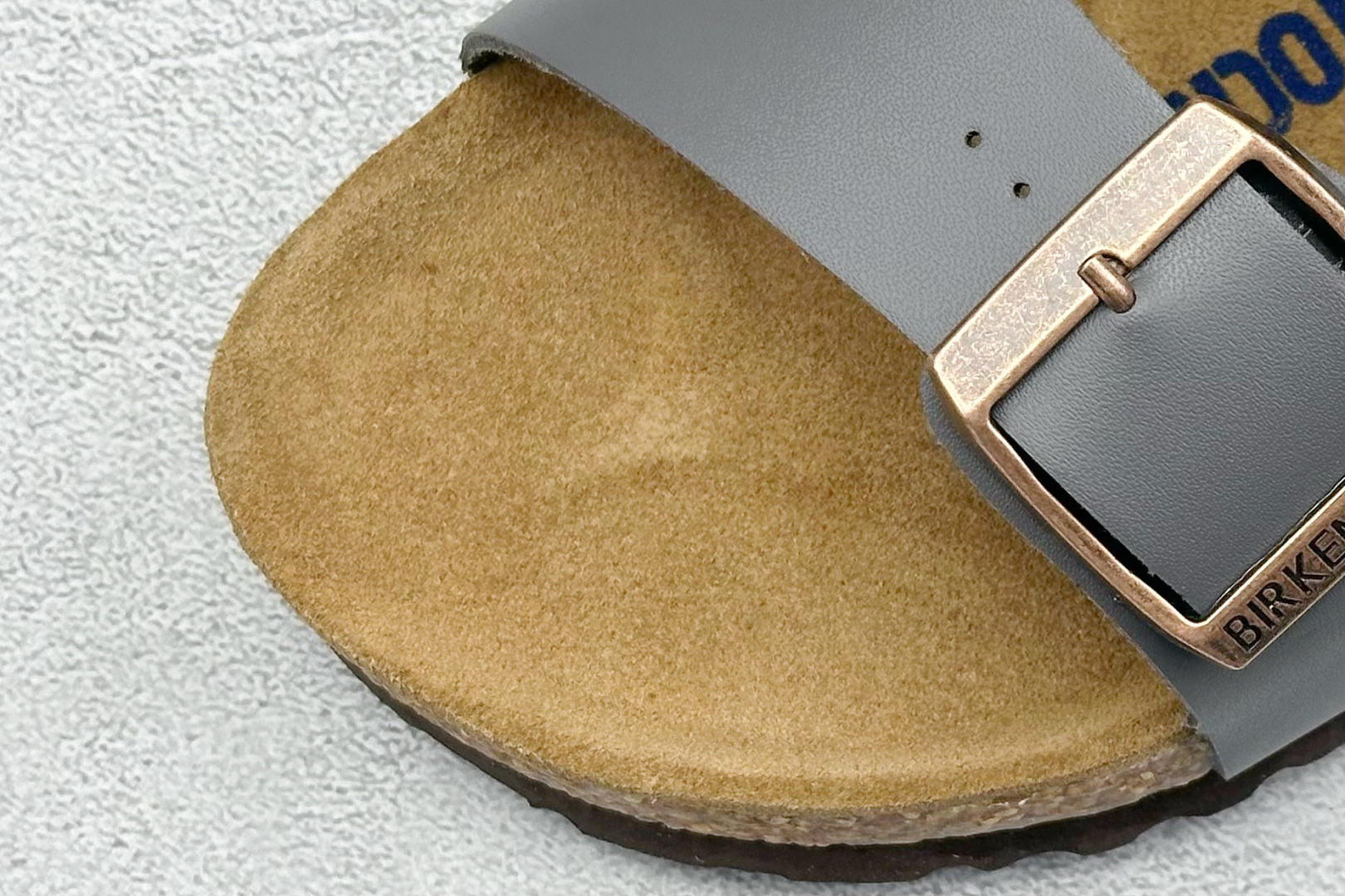 图片[7]-博肯 Birkenstock 二字拖凉鞋系列 广东原产#德国百年知名鞋履品牌·博肯Birkenstock 勃肯#采用质地柔软牛皮面料材质#中底搭载缓震软木橡胶 其特有的鞋床设计，贴合脚面穿着舒适 Birkenstock Milano中性软木鞋底经典款式，非常好搭，鞋底结实耐磨，适合夏天。 尺码：35-45-选品中心