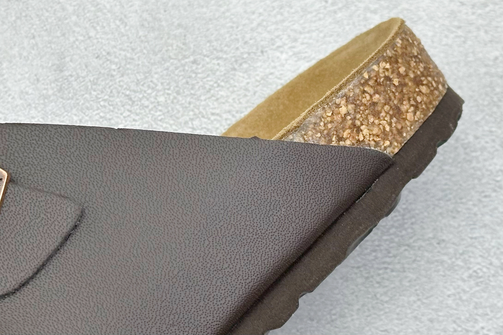 图片[9]-博肯 Birkenstock 二字拖凉鞋系列 广东原产#德国百年知名鞋履品牌·博肯Birkenstock 勃肯#采用质地柔软牛皮面料材质#中底搭载缓震软木橡胶 其特有的鞋床设计，贴合脚面穿着舒适 Birkenstock Milano中性软木鞋底经典款式，非常好搭，鞋底结实耐磨，适合夏天。 尺码：35-45-选品中心