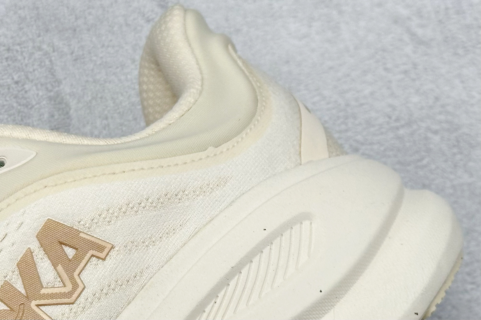 
RS版HOKA ONE ONE Bondi 9 舒适防滑耐磨低帮休闲跑步鞋 

货号：/VCH
尺码：