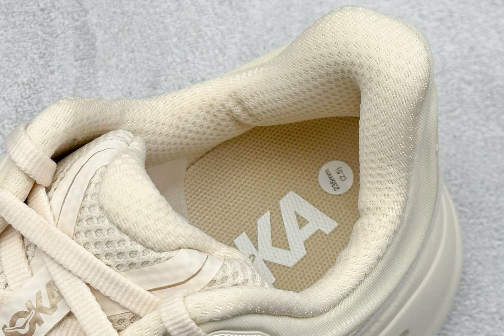 
RS版HOKA ONE ONE Bondi 9 舒适防滑耐磨低帮休闲跑步鞋 

货号：/VCH
尺码：